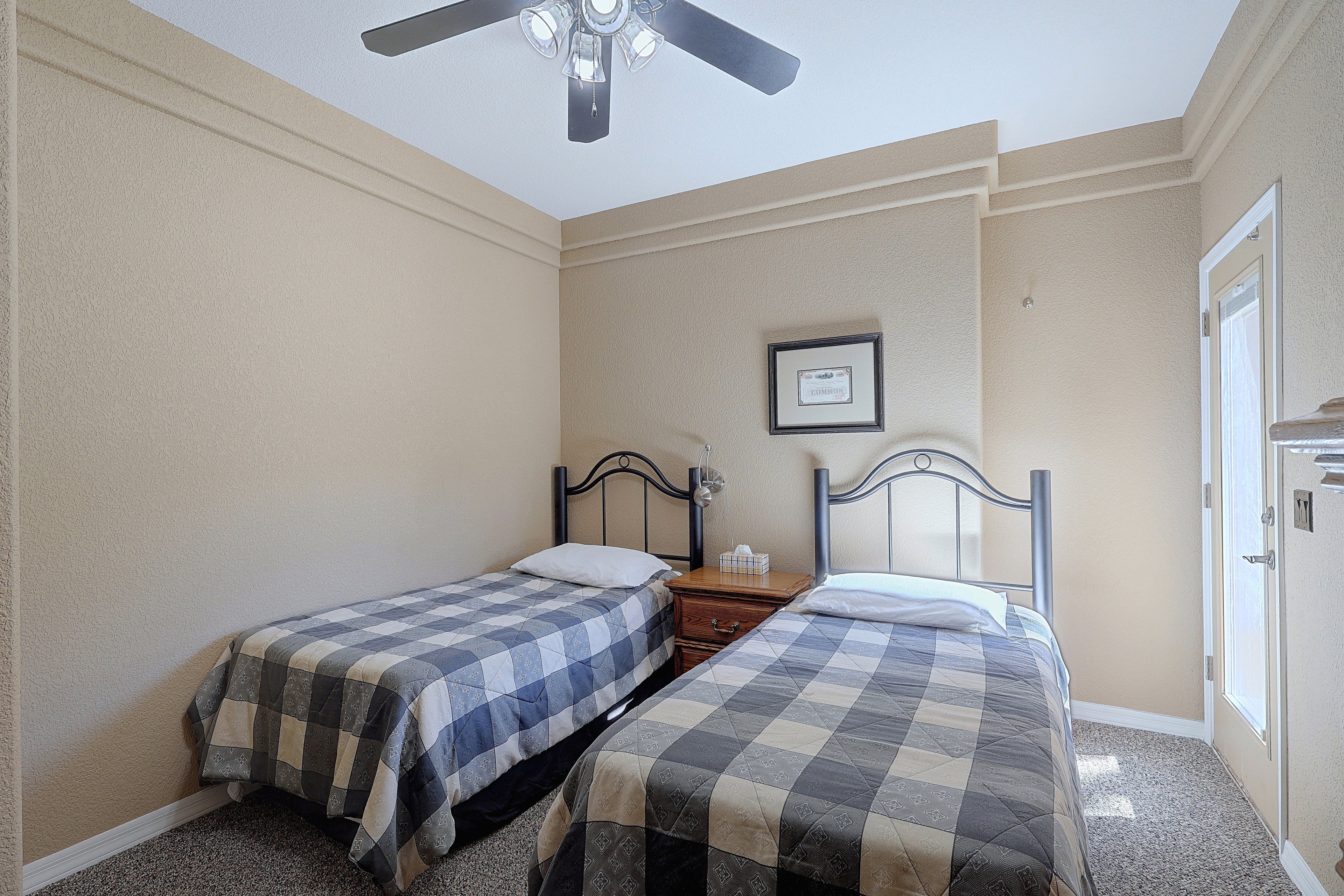 Bedroom | 2 Twin Beds