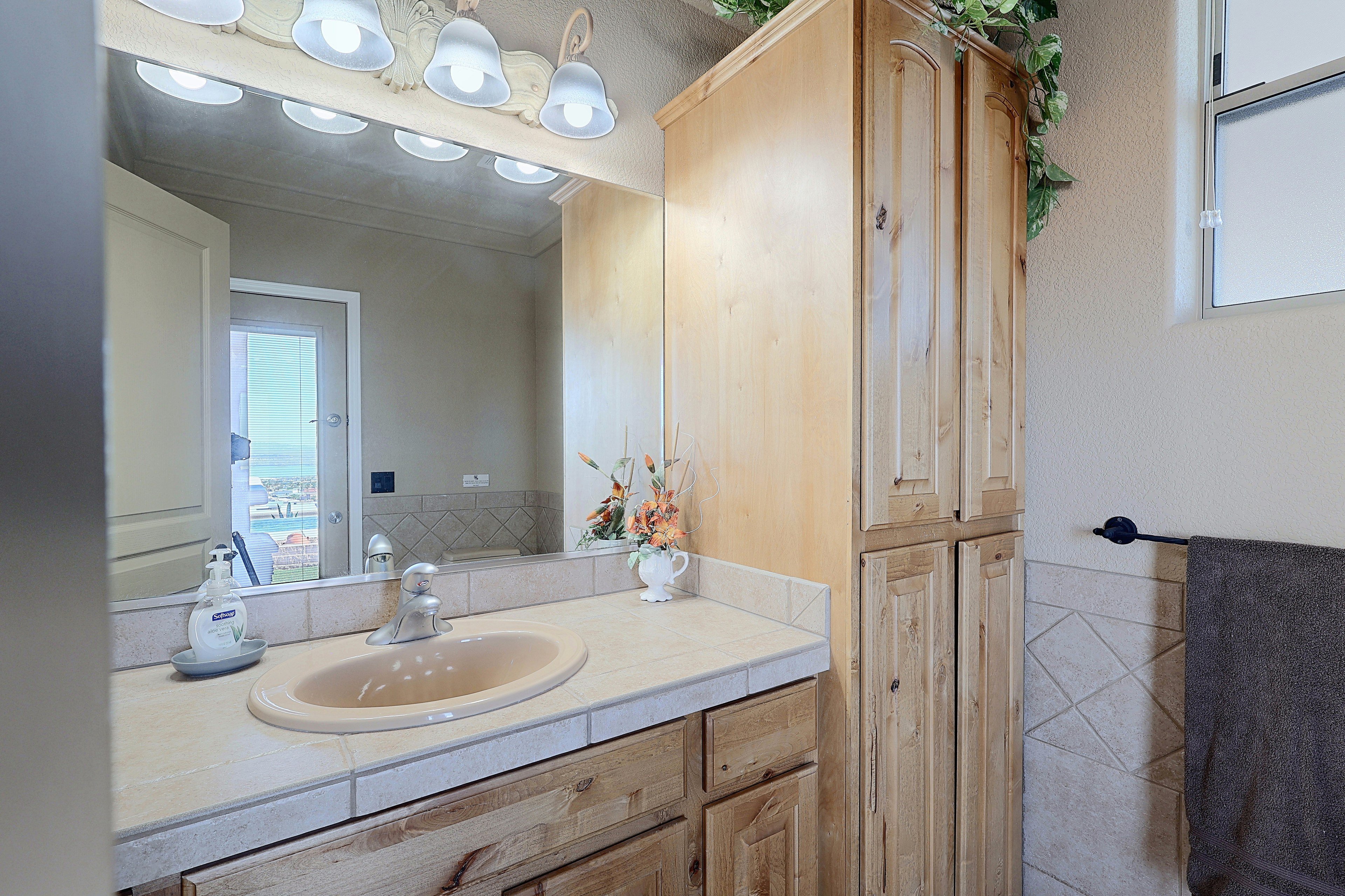 Half Bathroom | 1st Floor