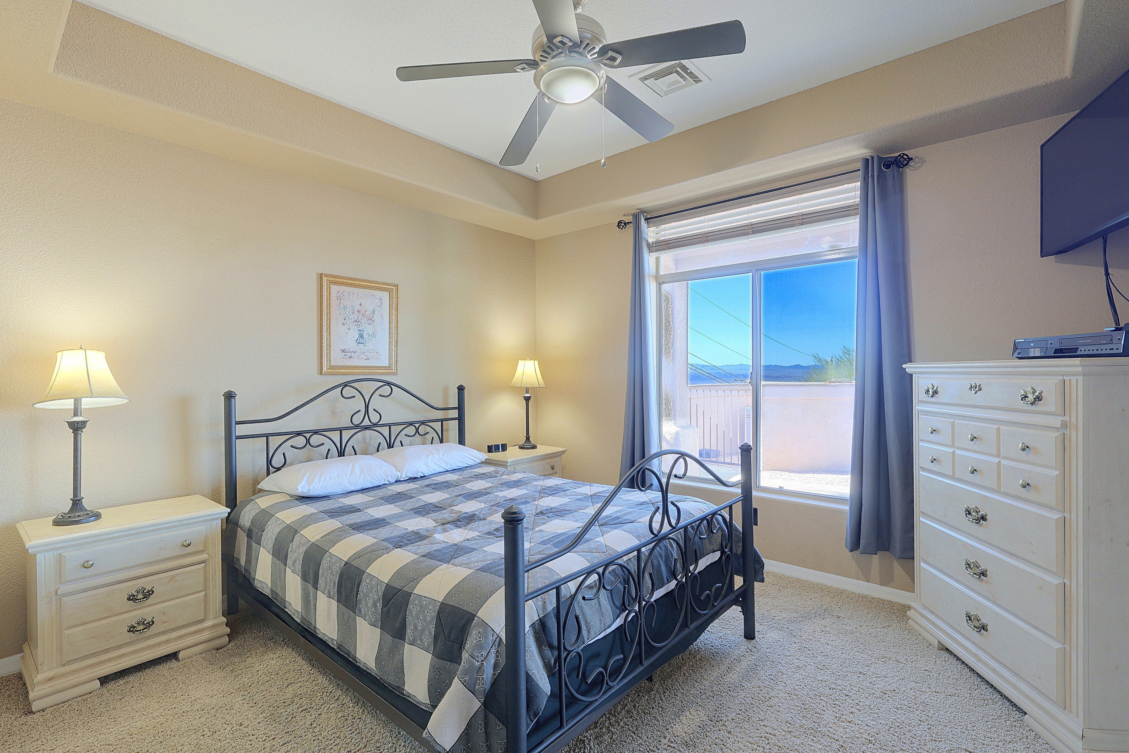 Bedroom | Queen Bed | 1st Floor