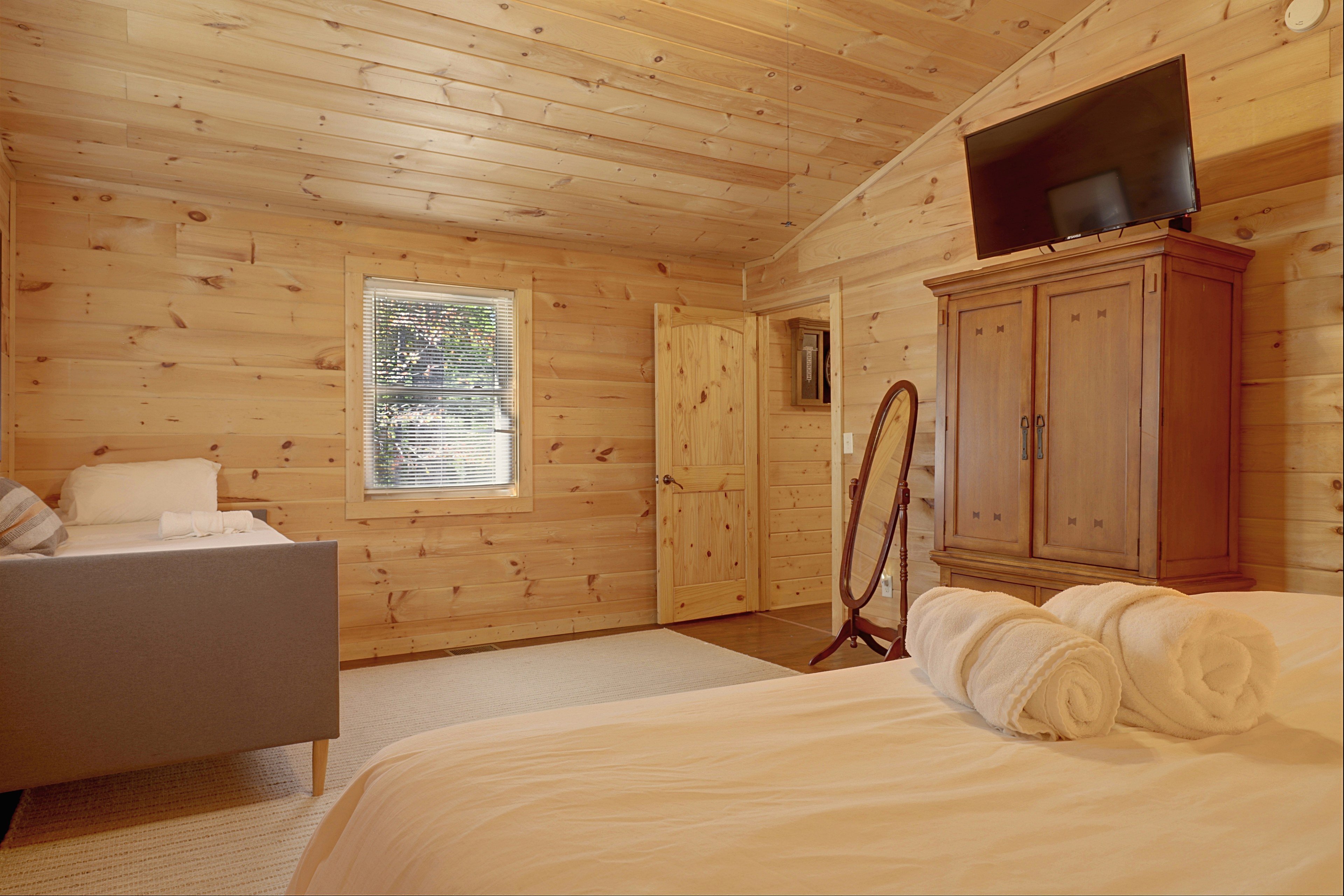 Bedroom 3 | King Bed | Twin Bed | 2nd Floor
