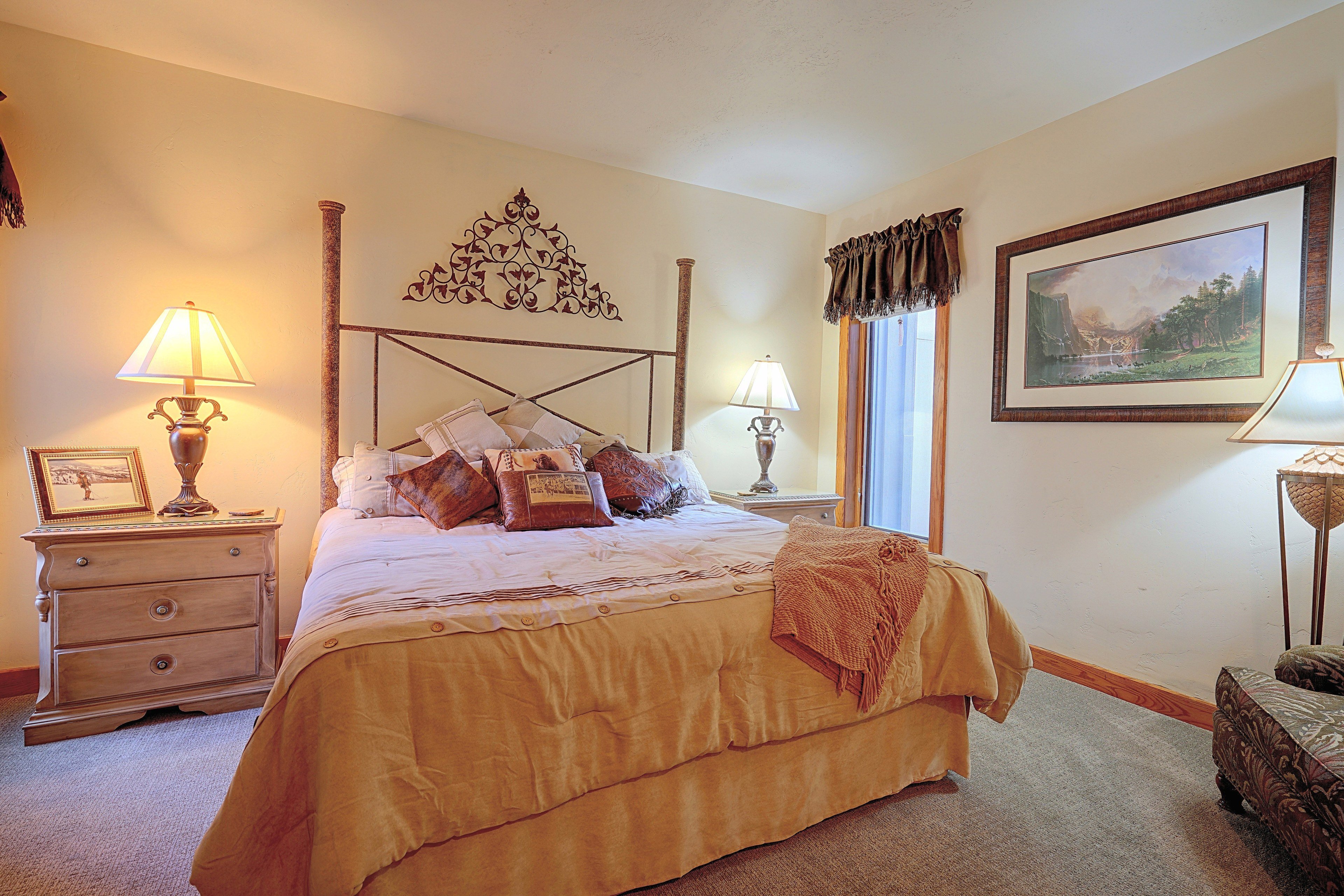 Bedroom 1 | King Bed