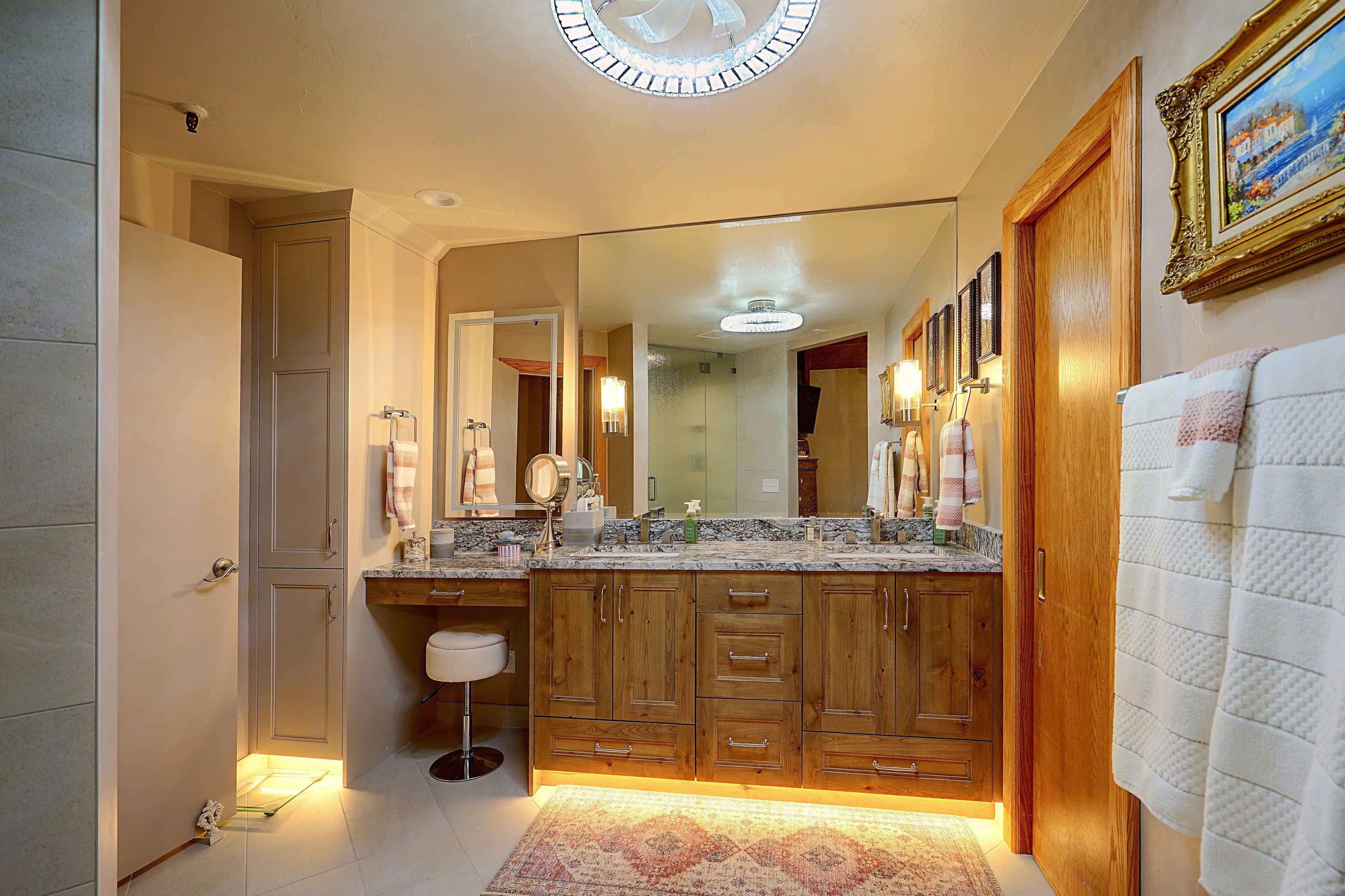 En-Suite Bathroom | Towels Provided