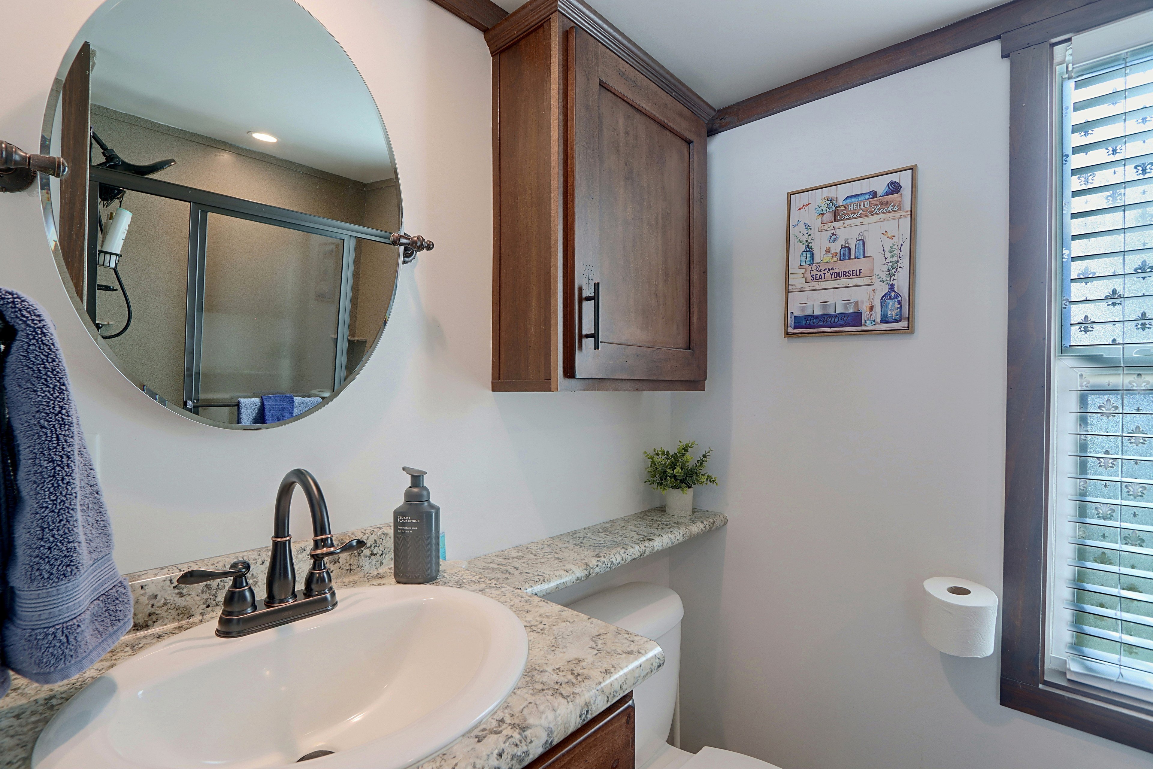 Full Bathroom | Towels Provided