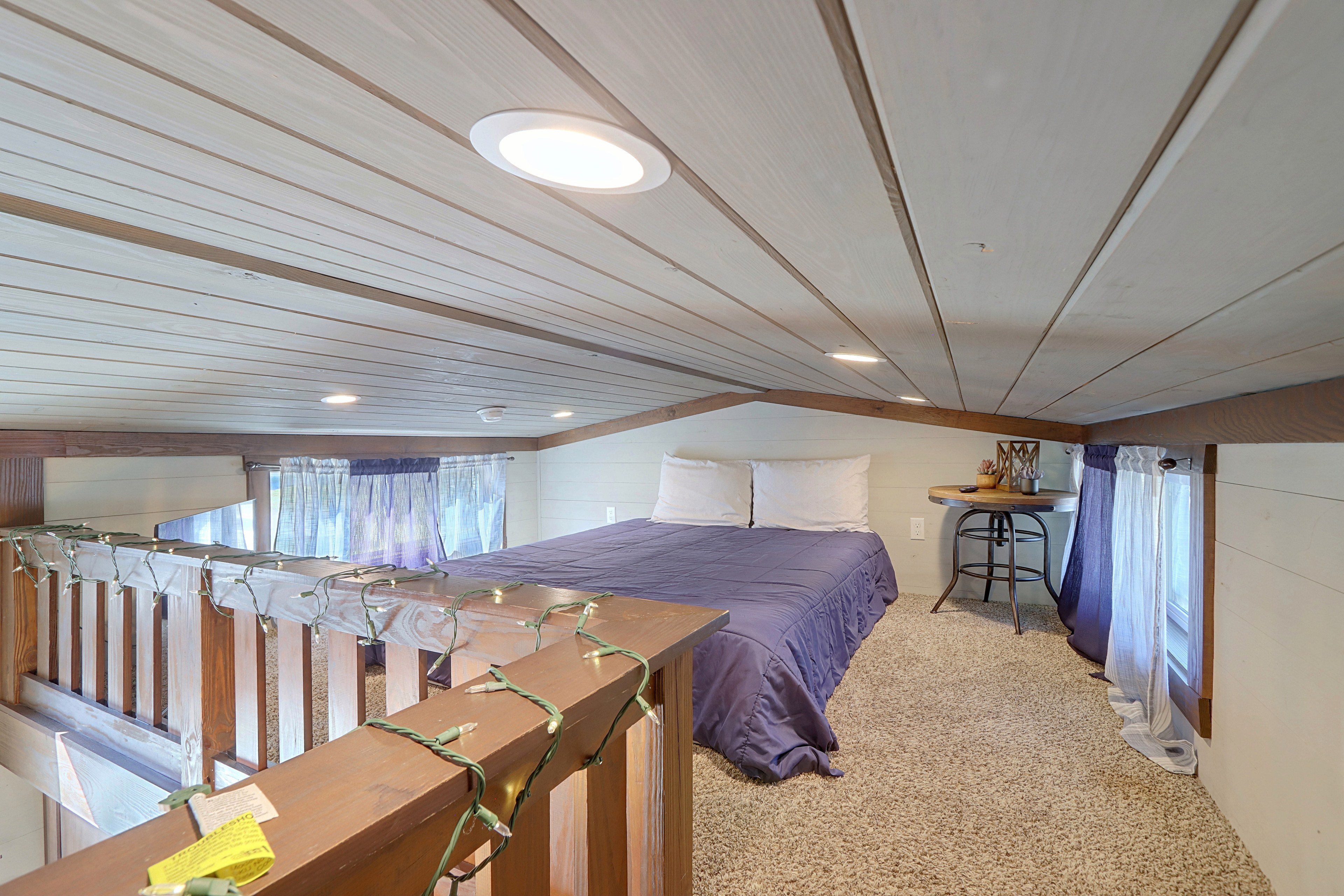 Loft | Queen Bed