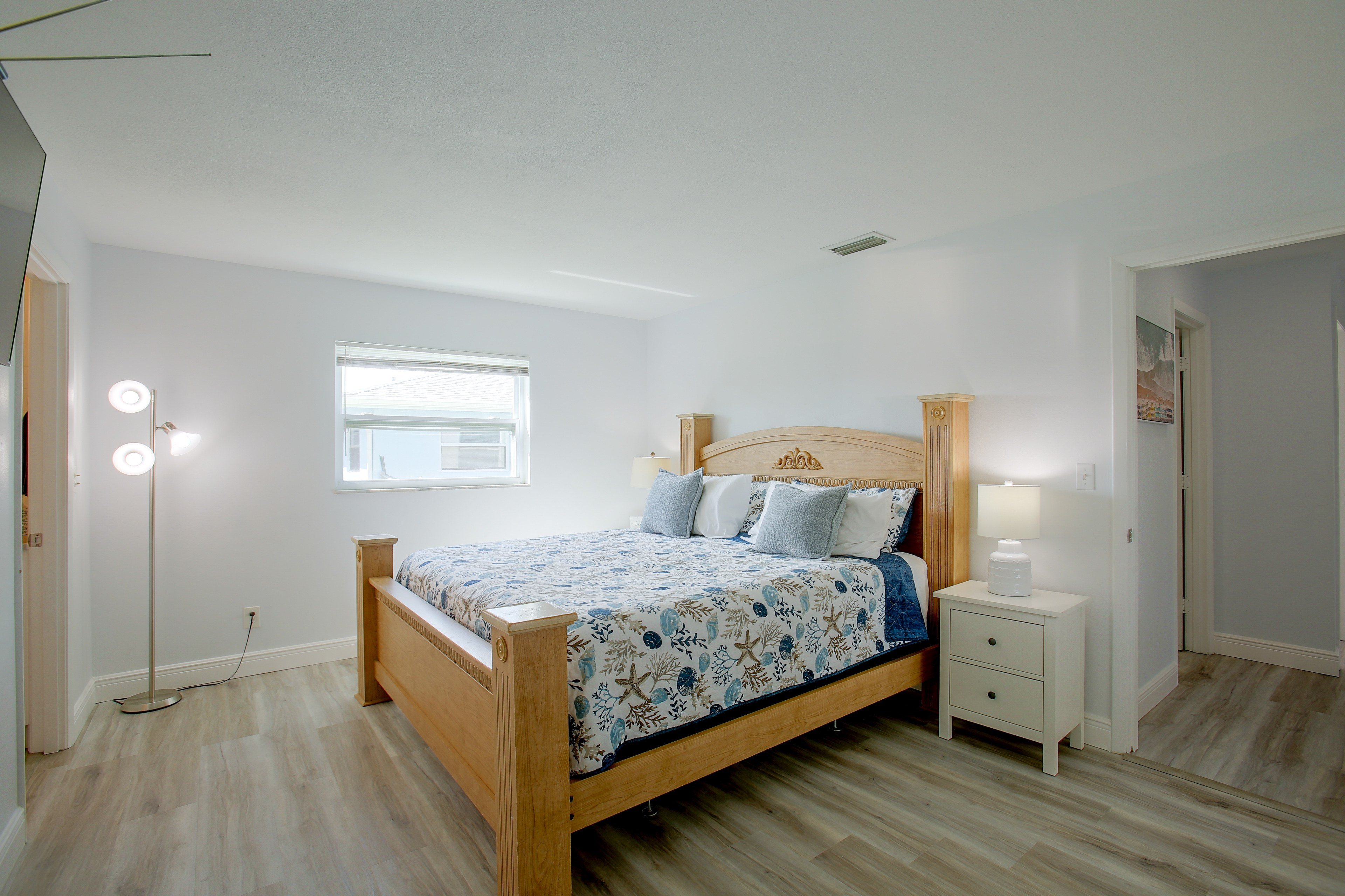Bedroom 1 | King Bed
