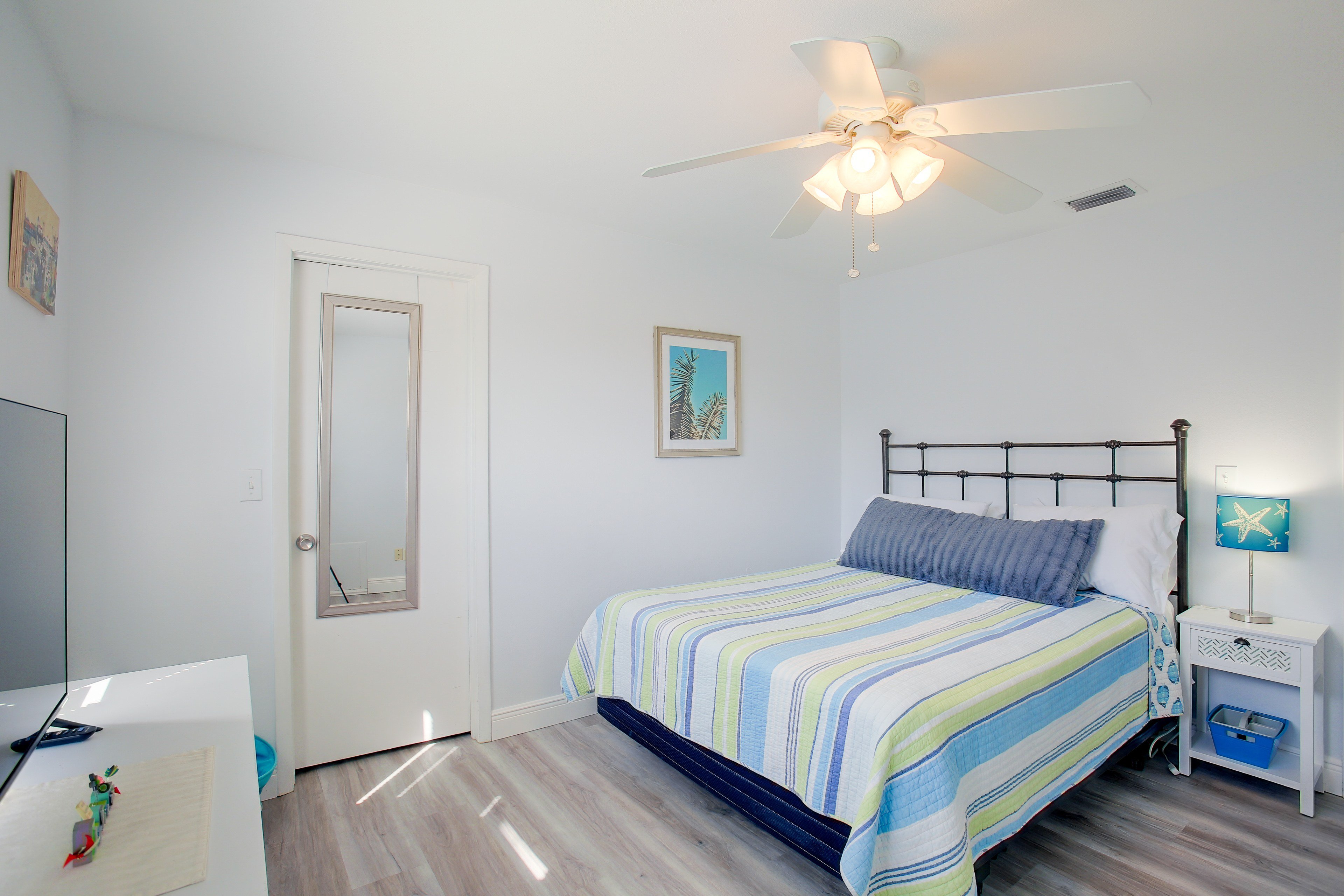 Bedroom 2 | Queen Bed