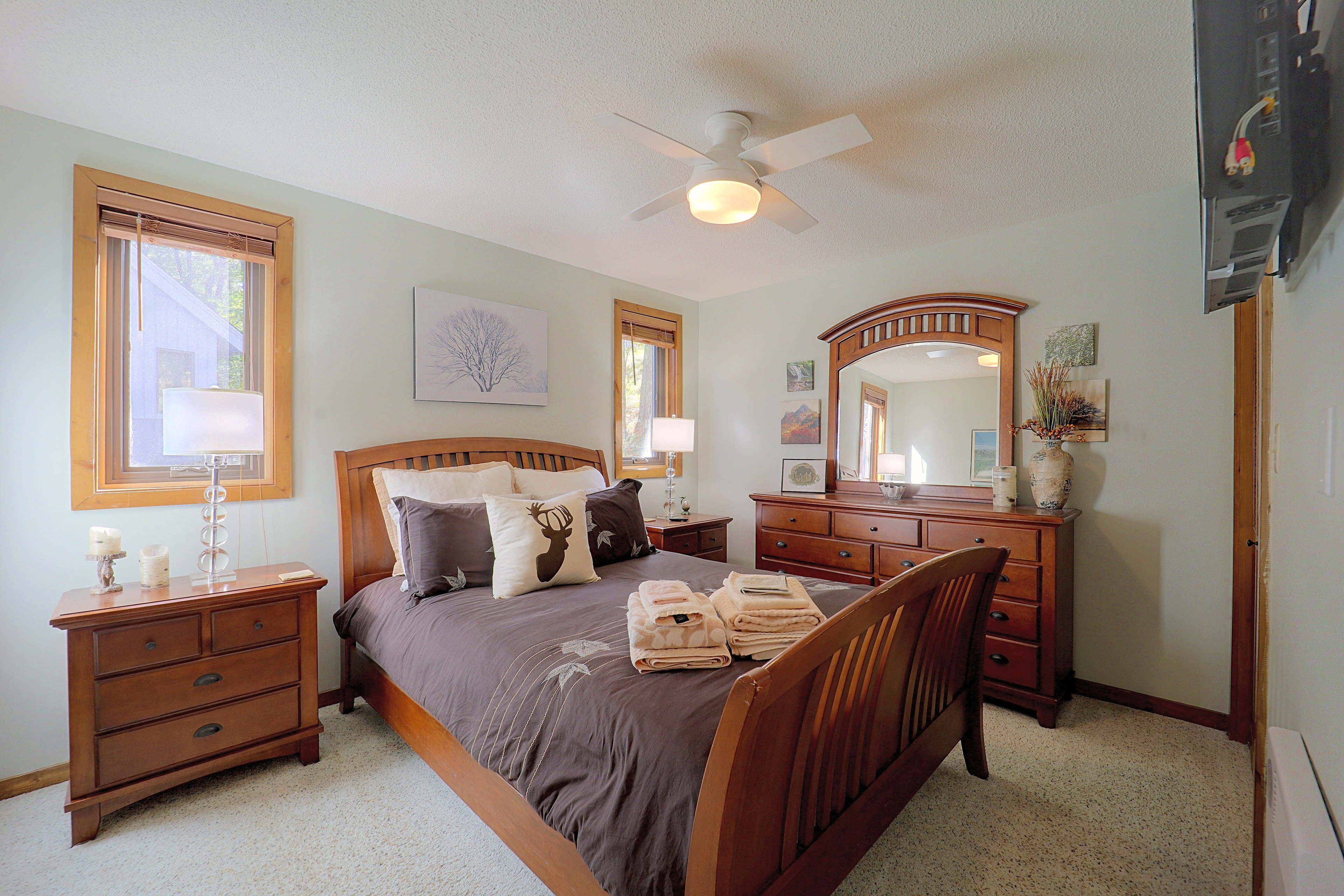 Bedroom 2 | Queen Bed