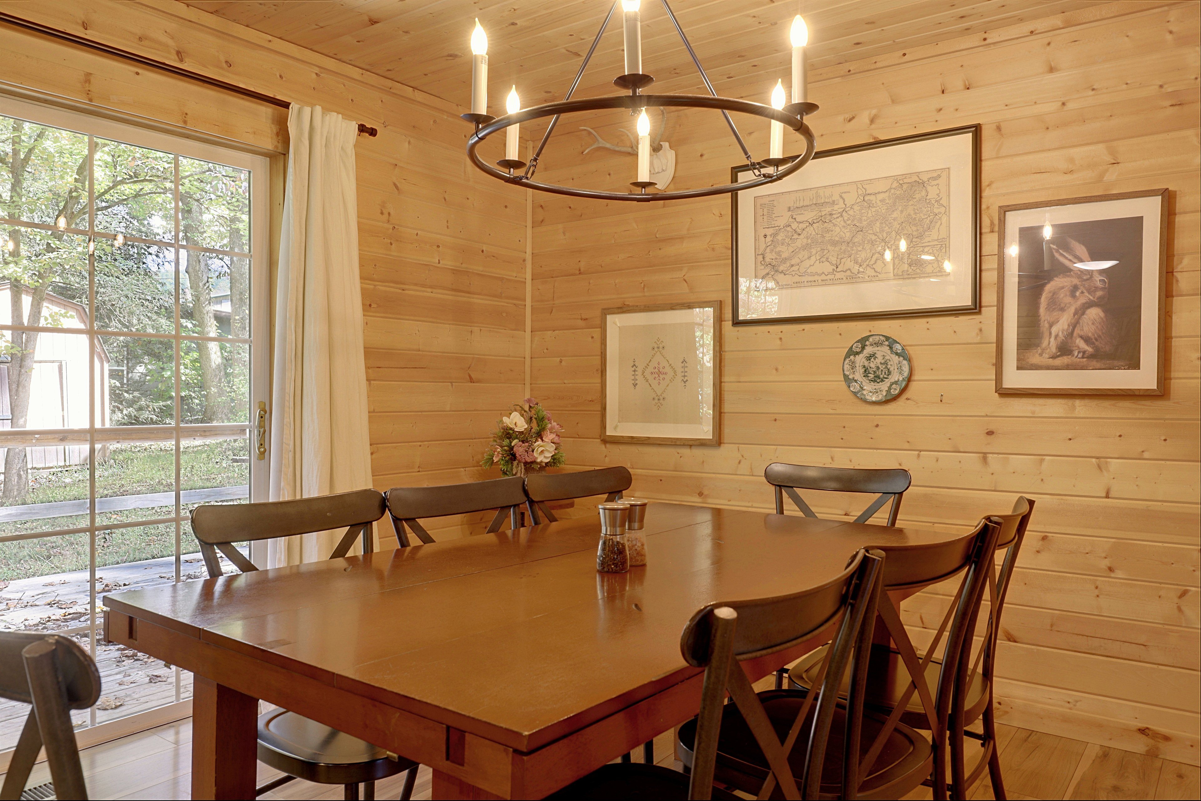 Dining Area | Dishes & Flatware Provided