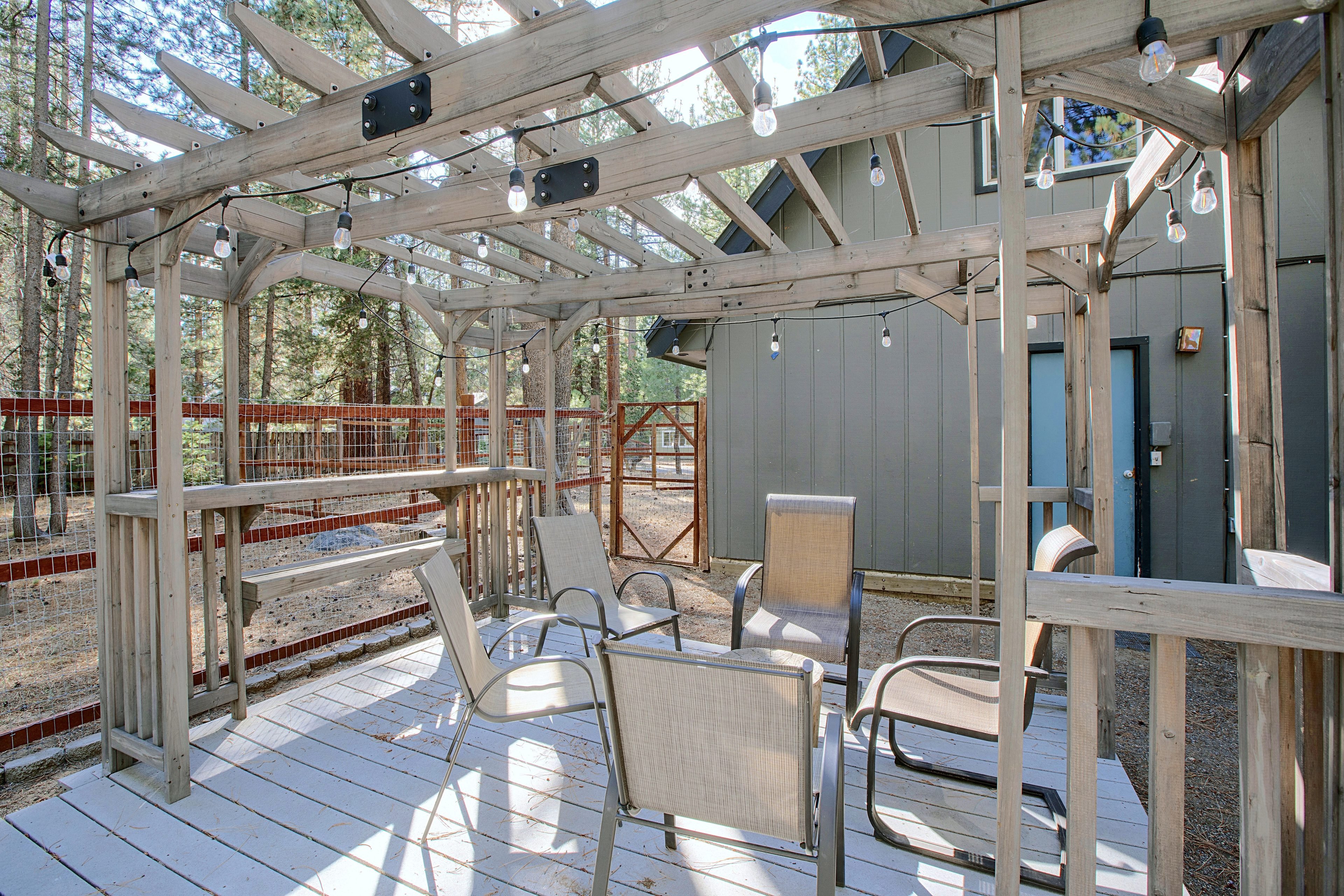 Private Yard | Deck