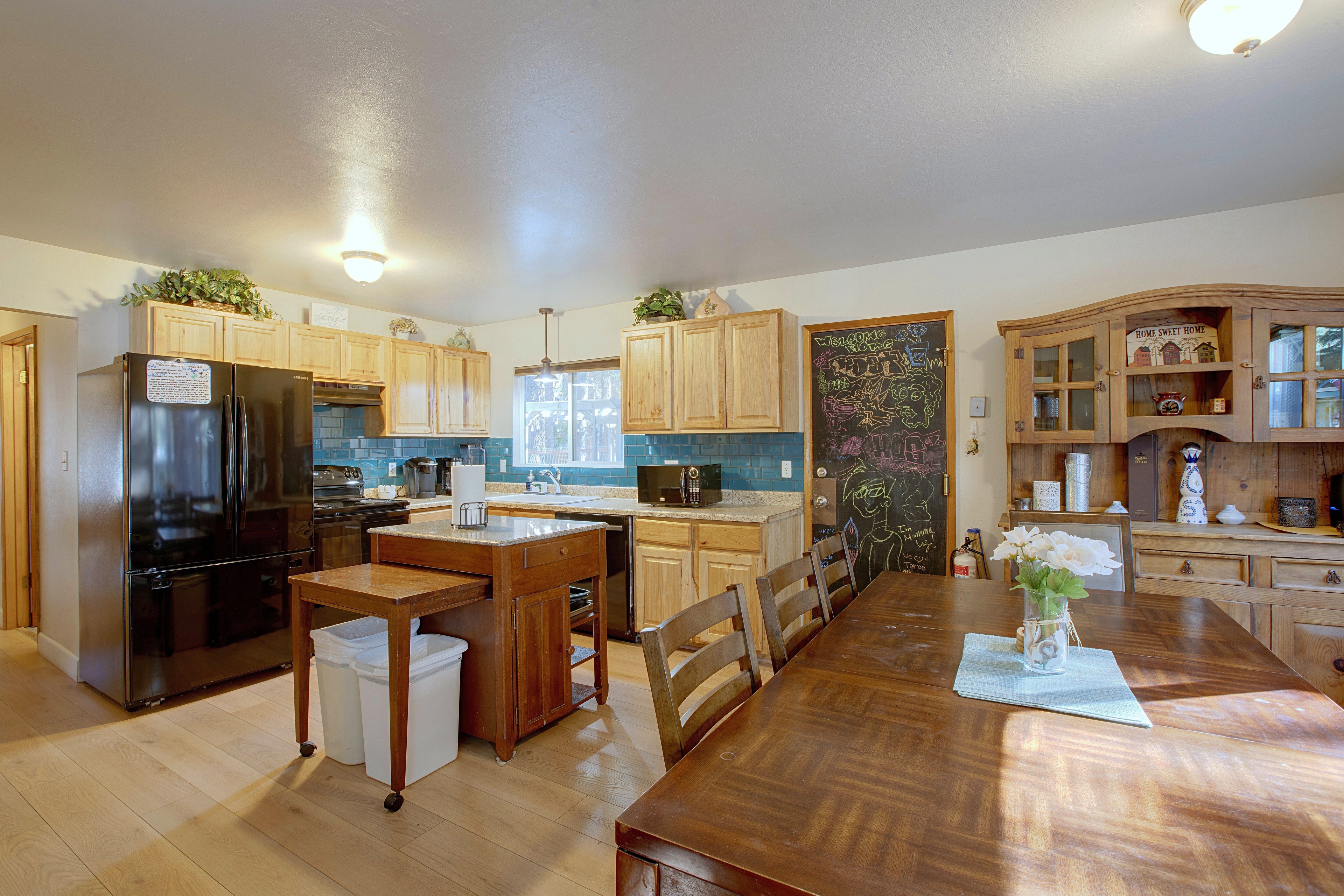 Dining Area | Dishes & Flatware Provided