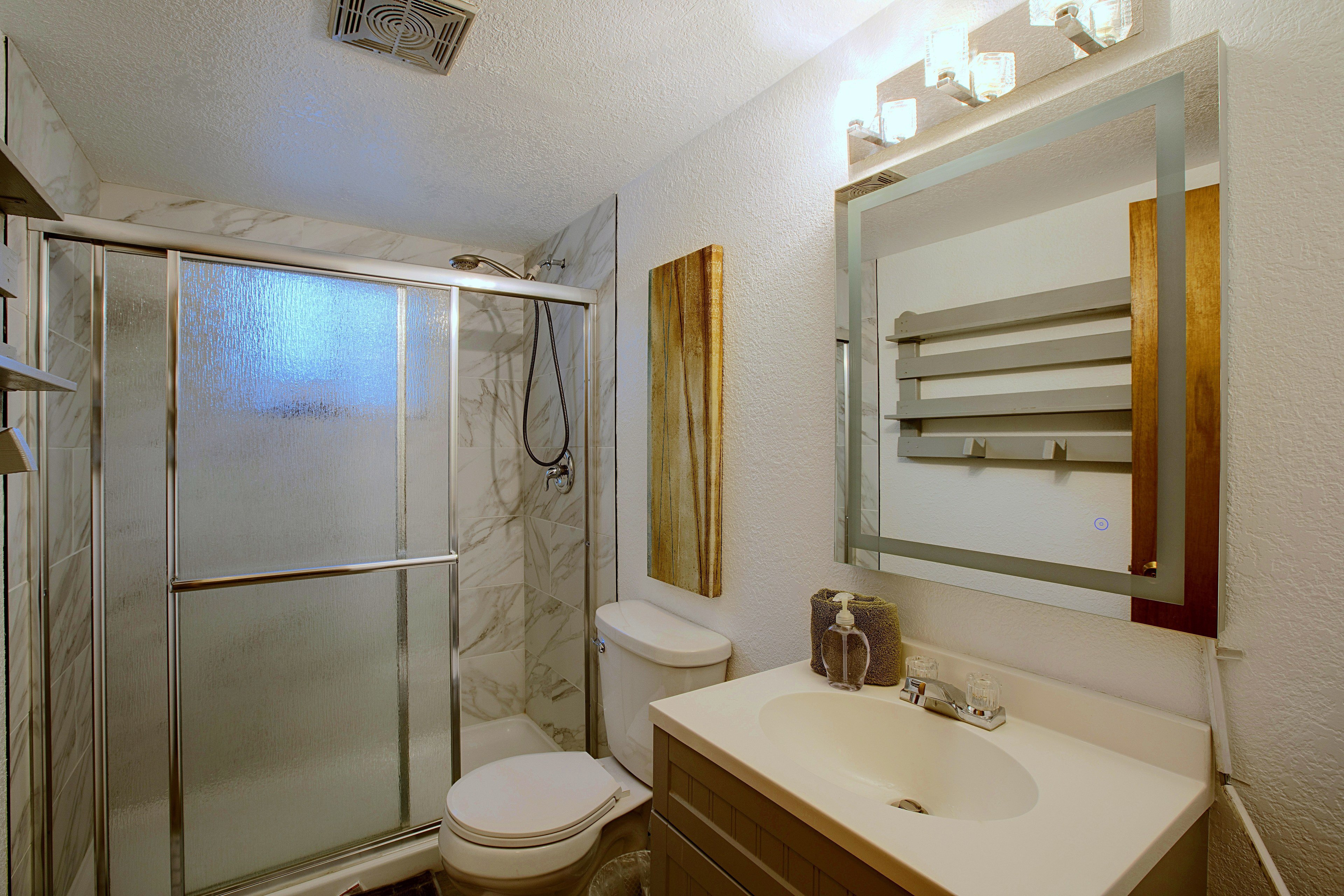 Full Bathroom | Towels & Linens Provided