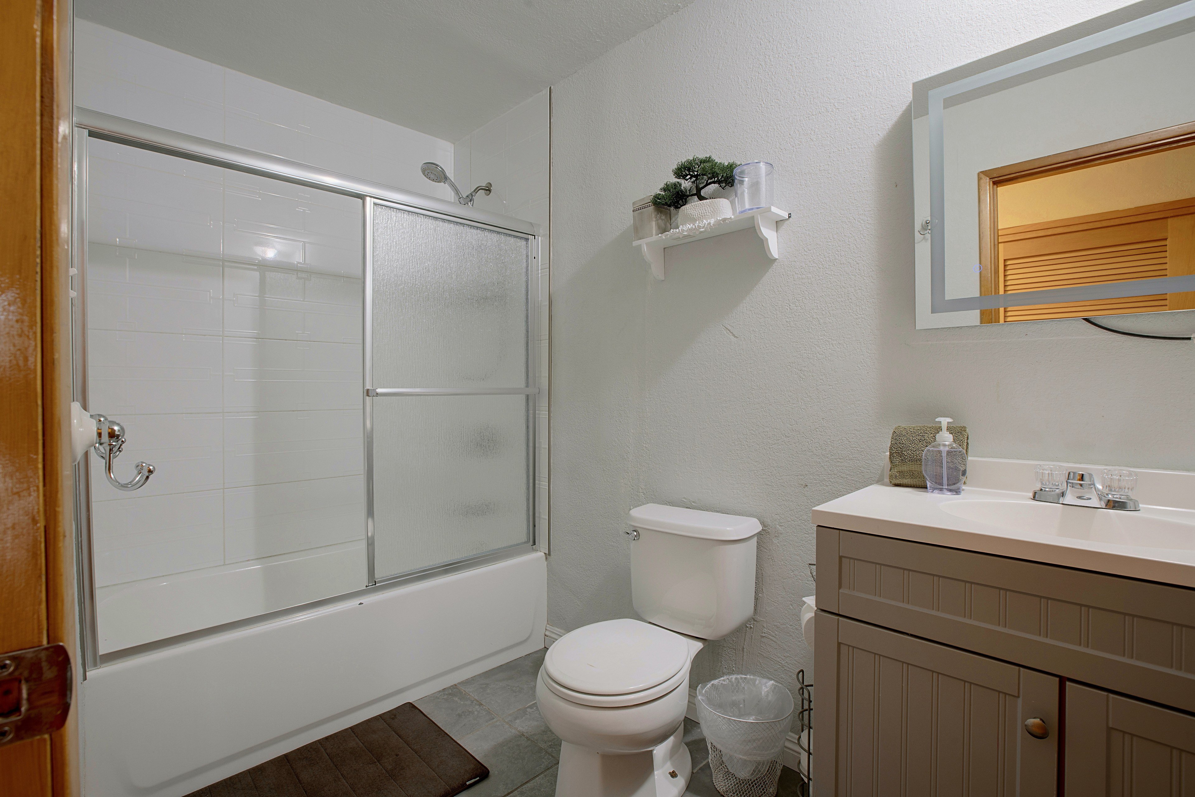Full Bathroom | 2nd Floor