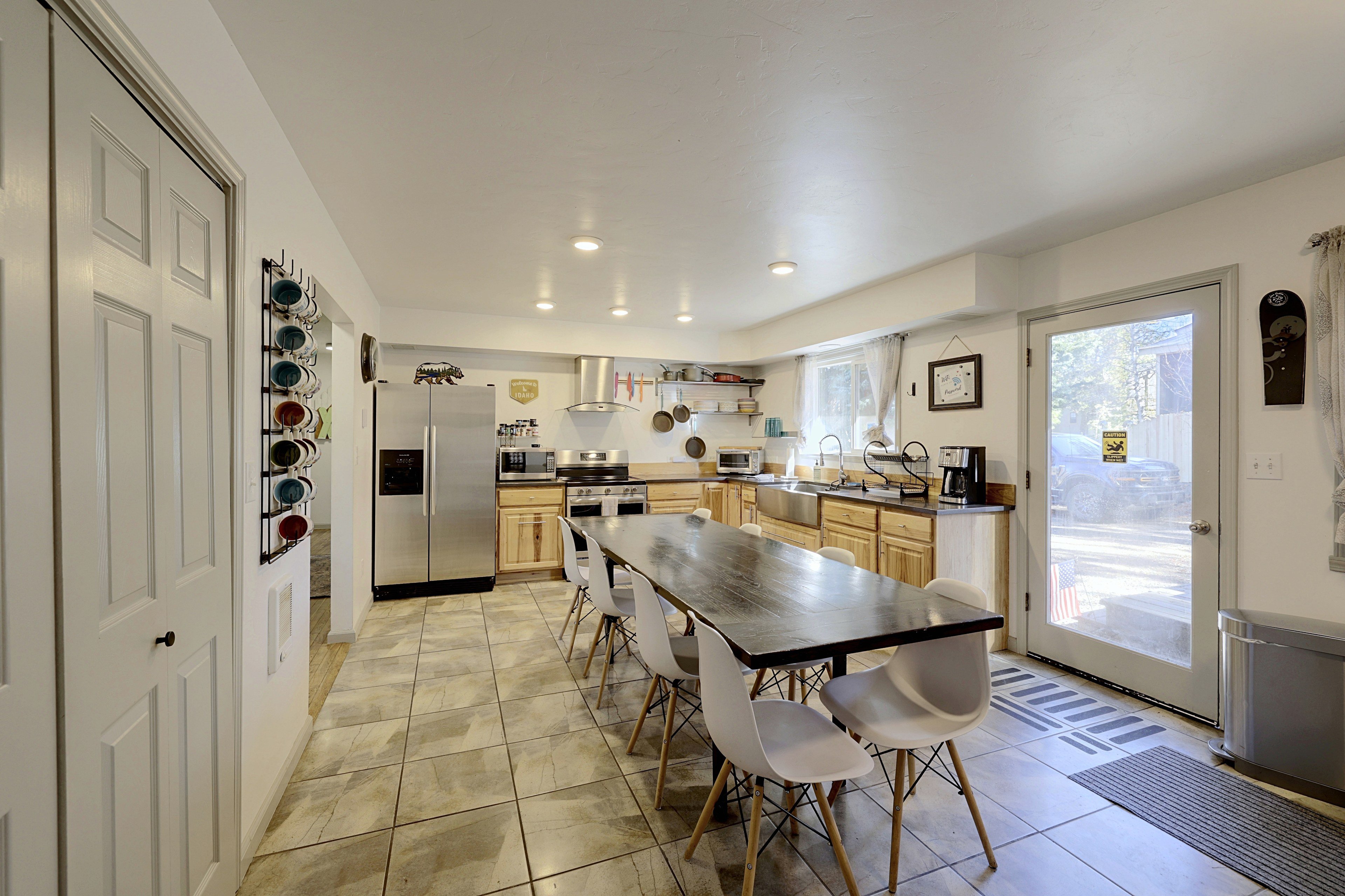 Eat-In Kitchen