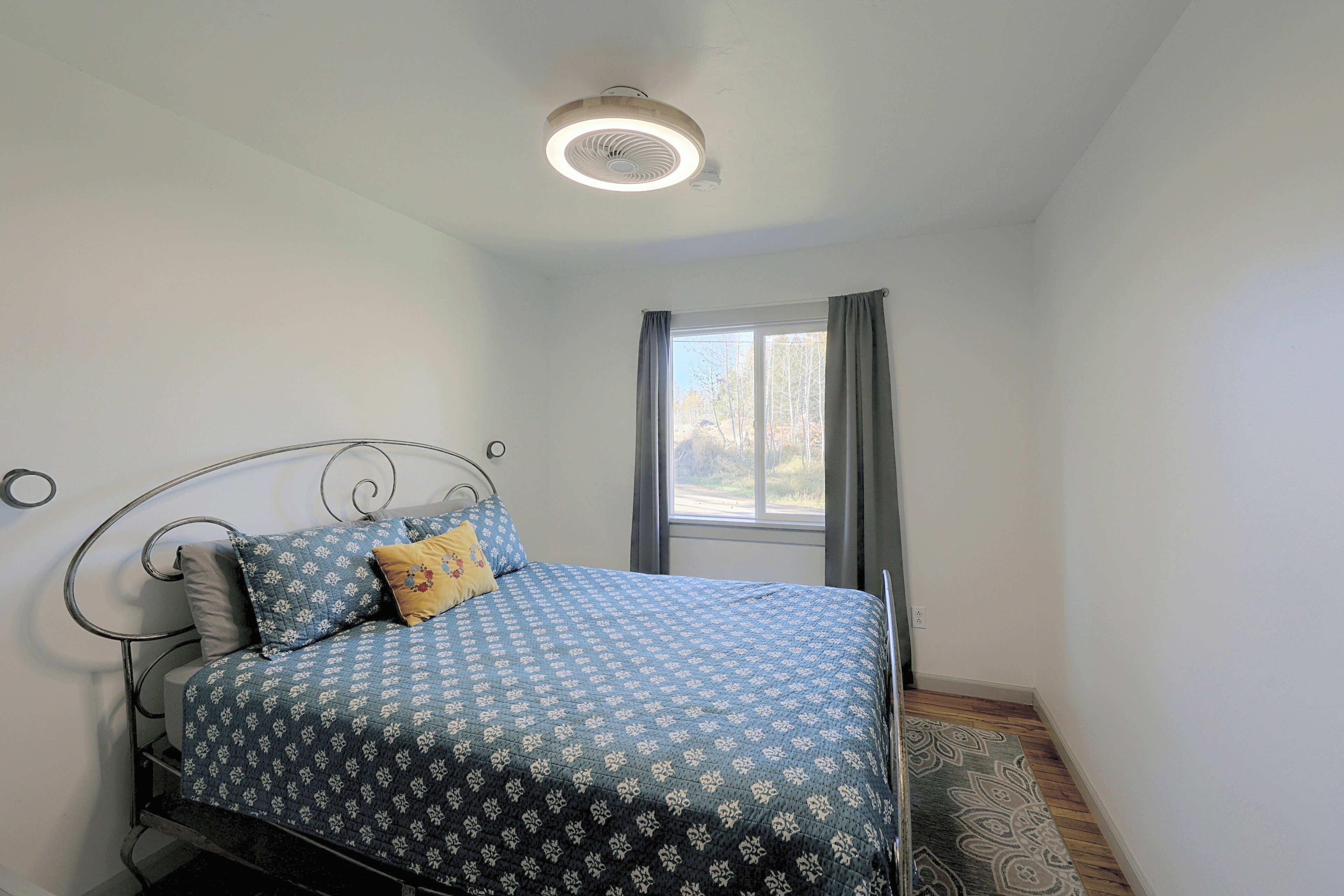 Bedroom 3 | Queen Bed