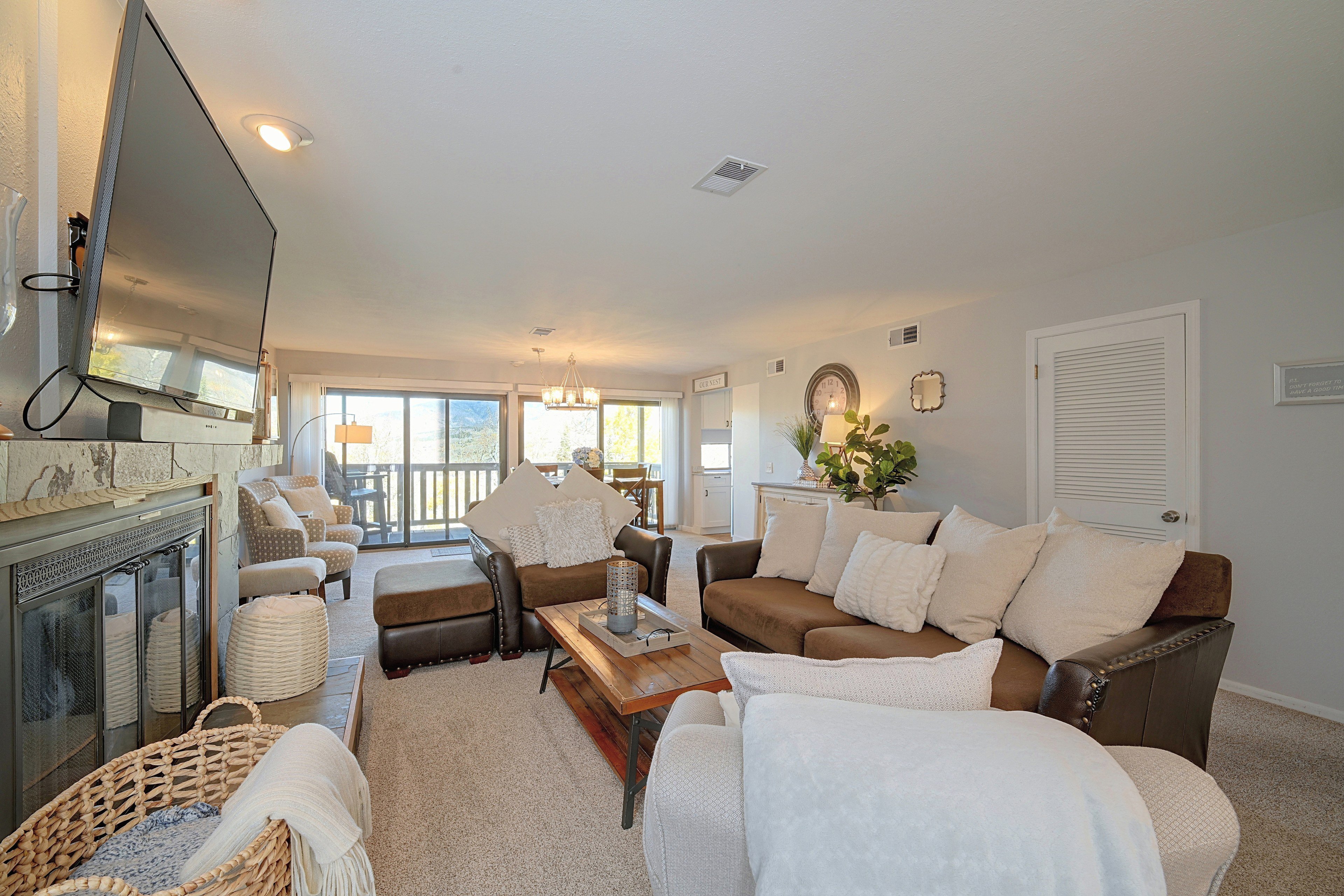 Living Room | Sleeper Sofa | Single-Story Unit