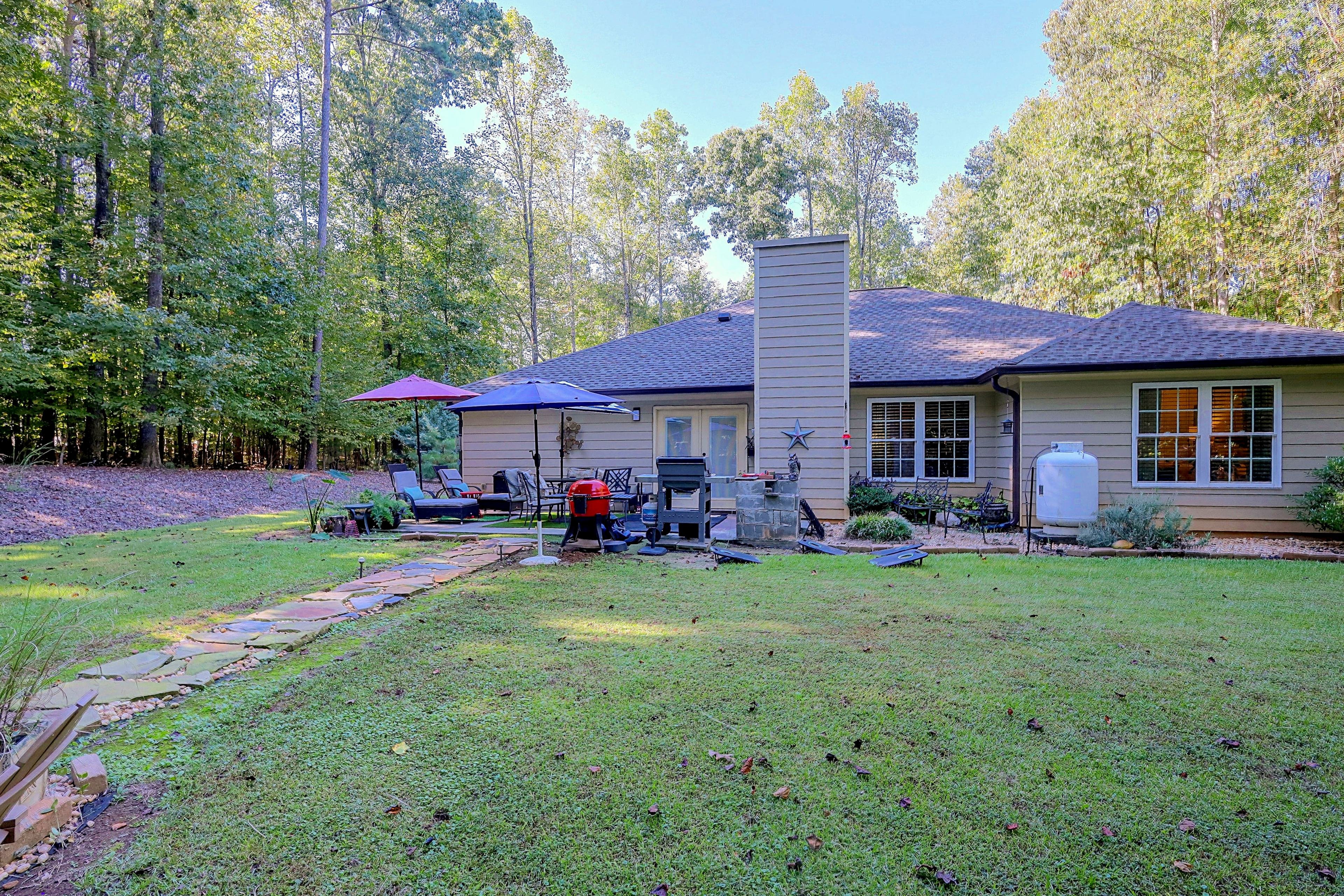 Private Yard | Fire Pit