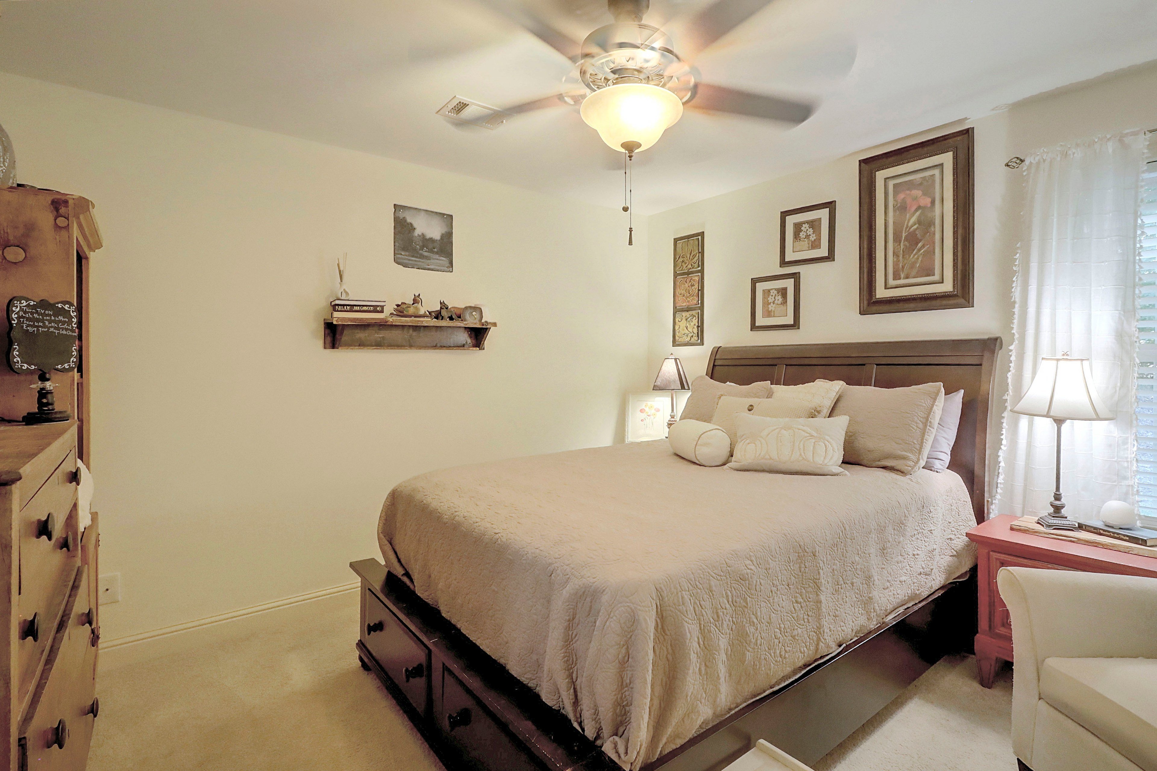 Bedroom | Queen Bed