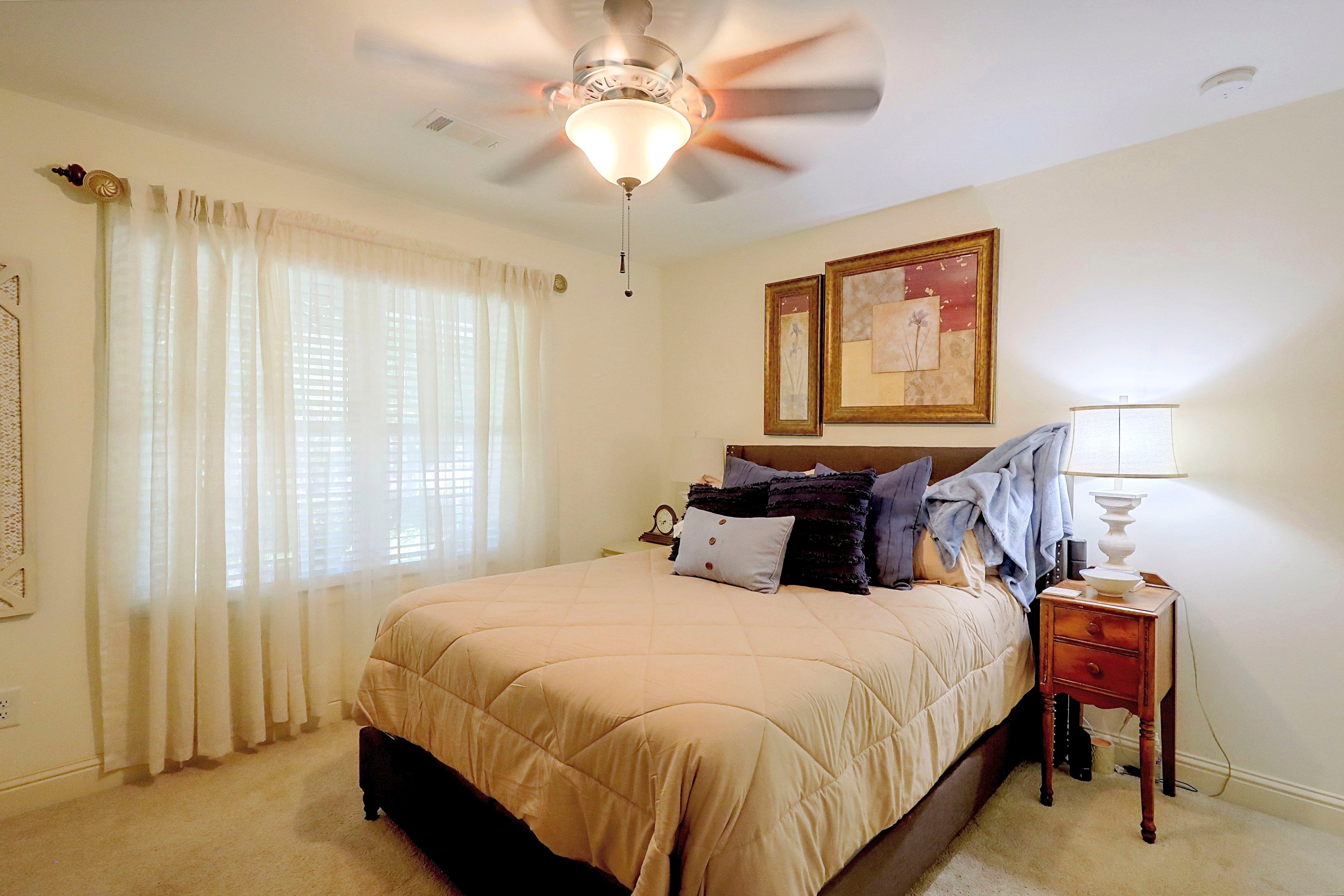 Bedroom | Queen Bed