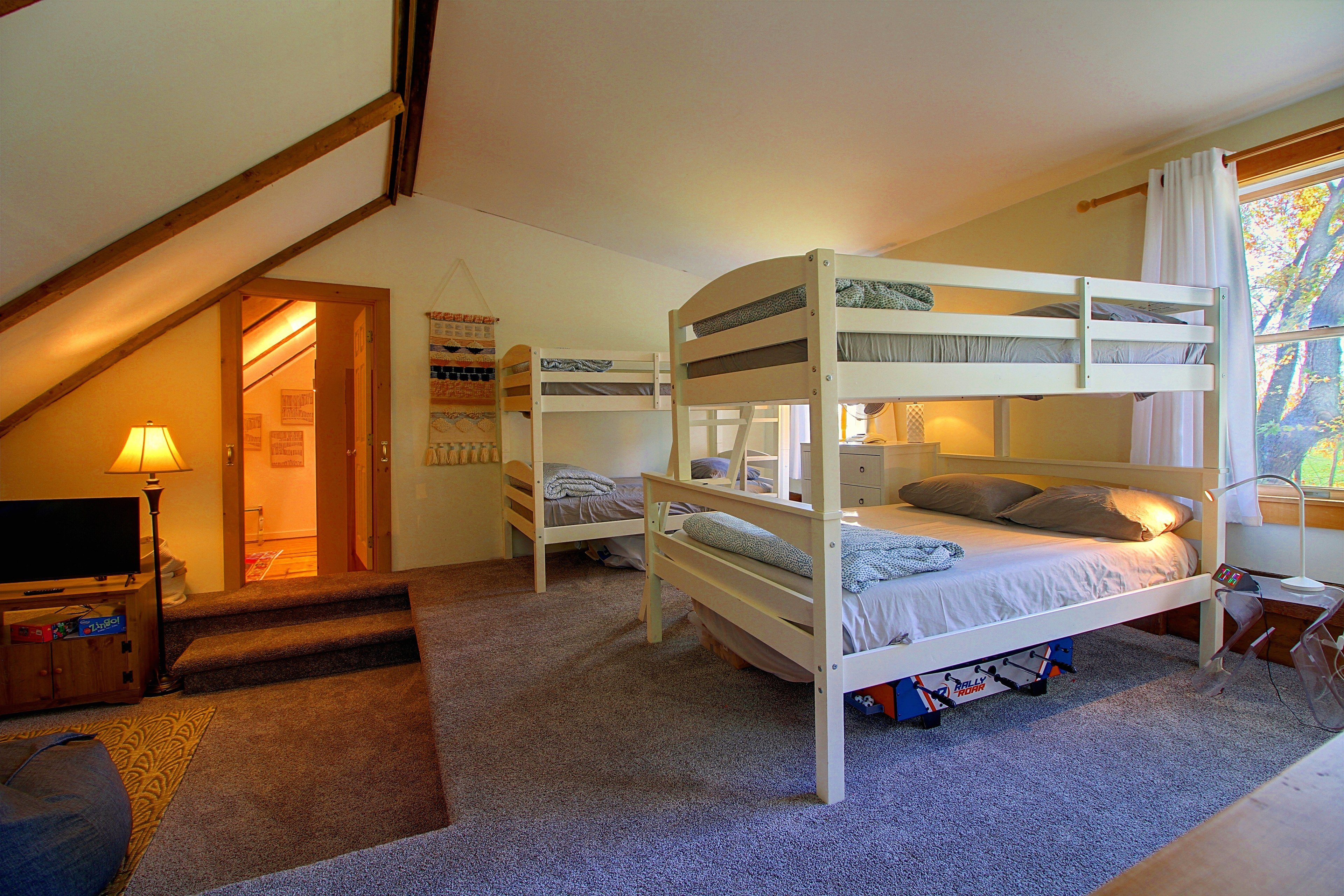 3 Twin Beds | 1 Full Bed