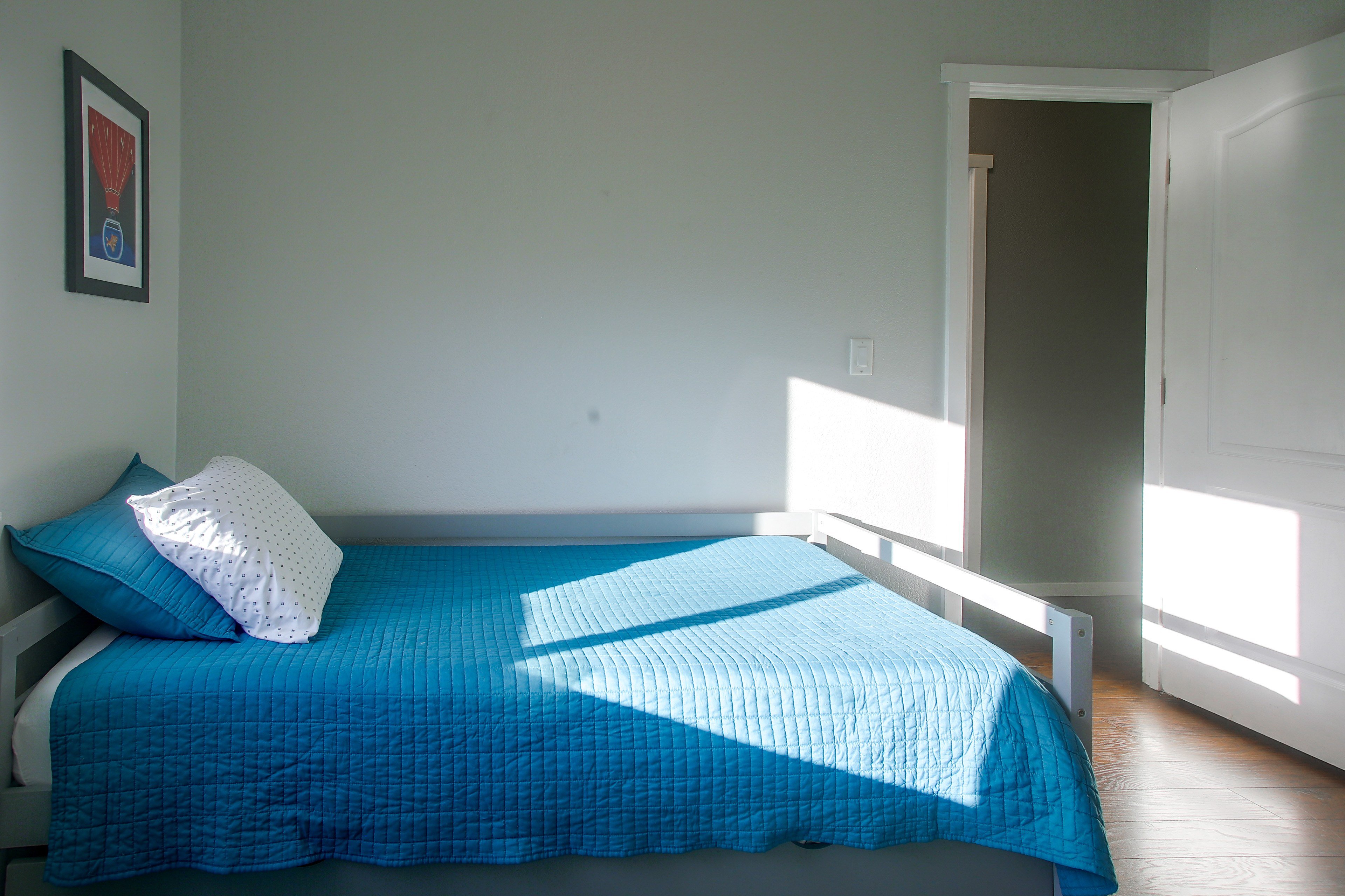 Bedroom | Twin Bed w/ Twin Trundle | Crib