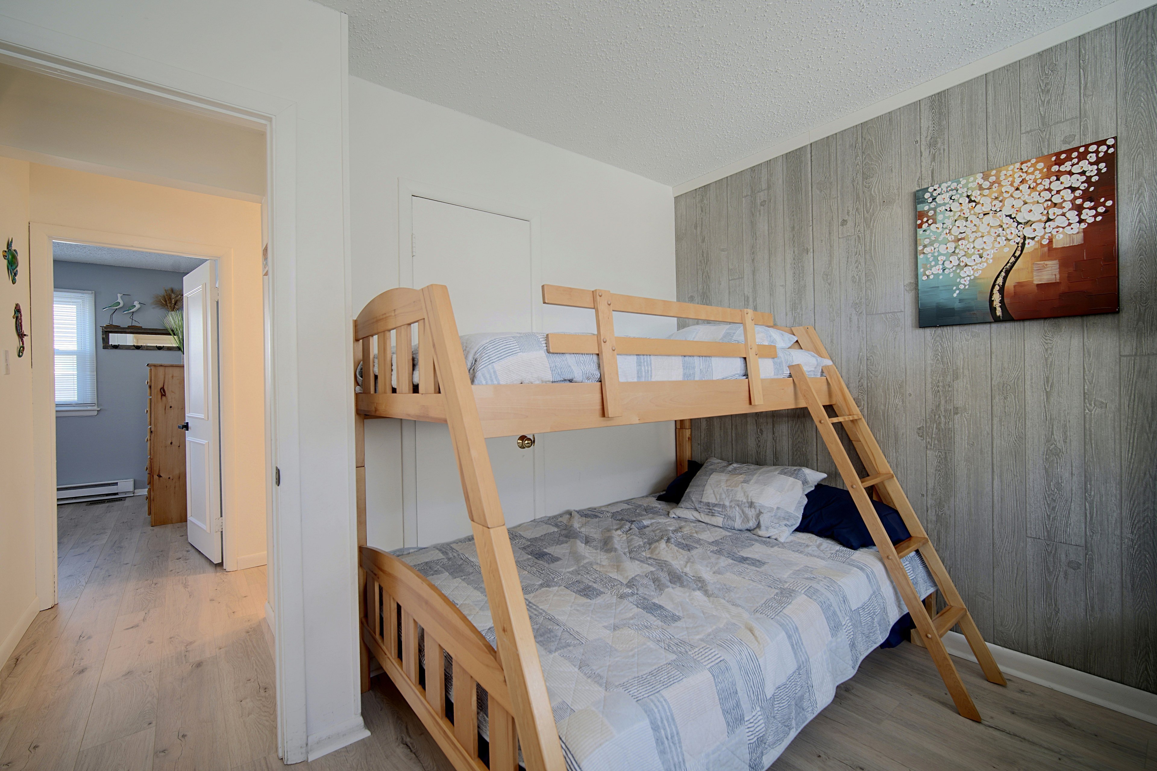 Bedroom 3 | Queen Futon | Twin/Full Bunk Bed