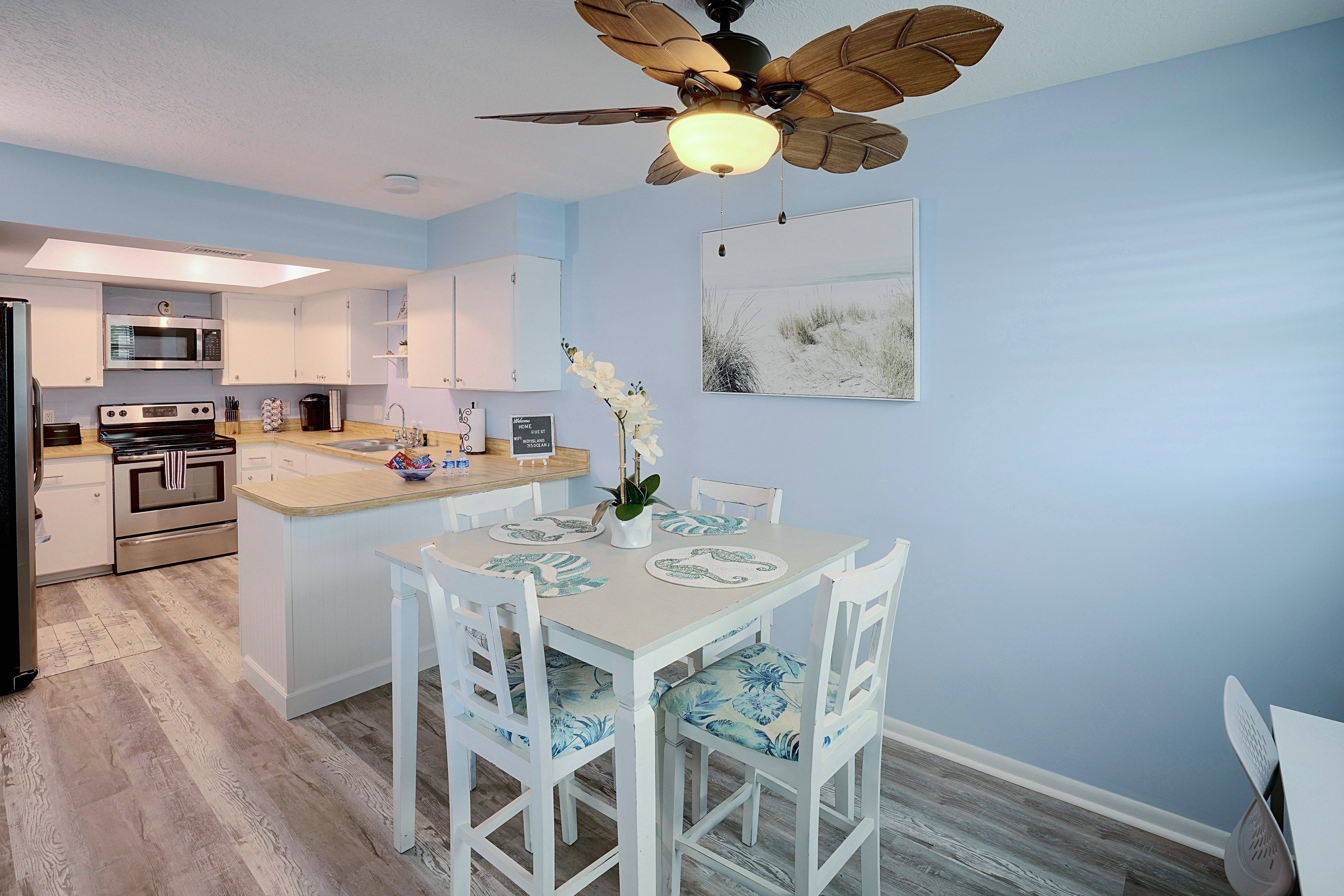 Dining & Kitchen Area