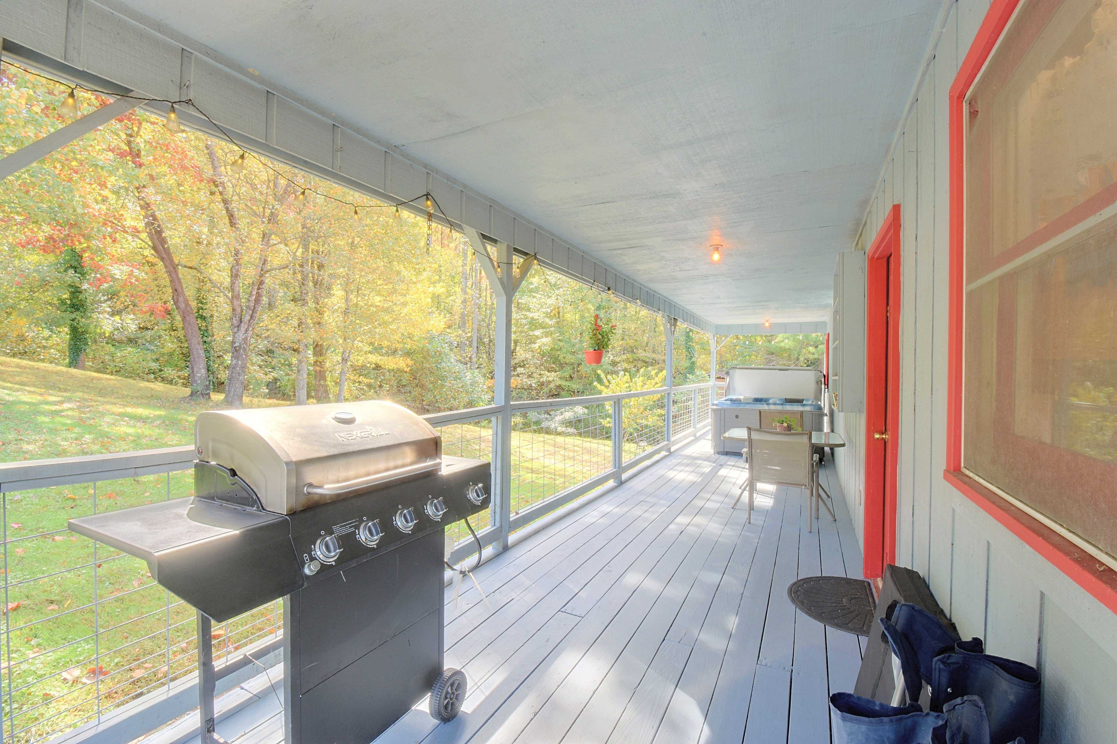 Covered Patio | Gas Grill