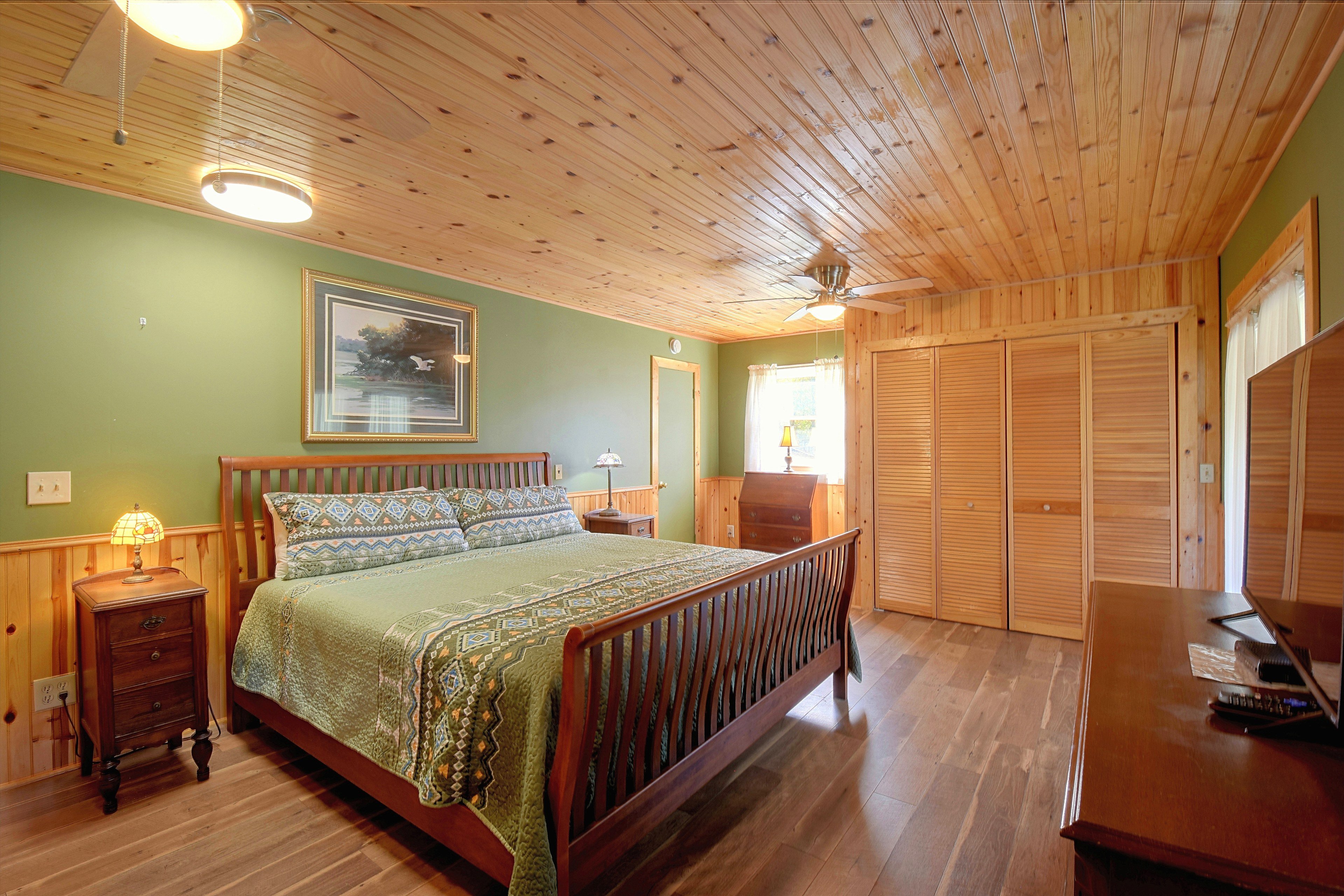 Bedroom 1 | King Bed