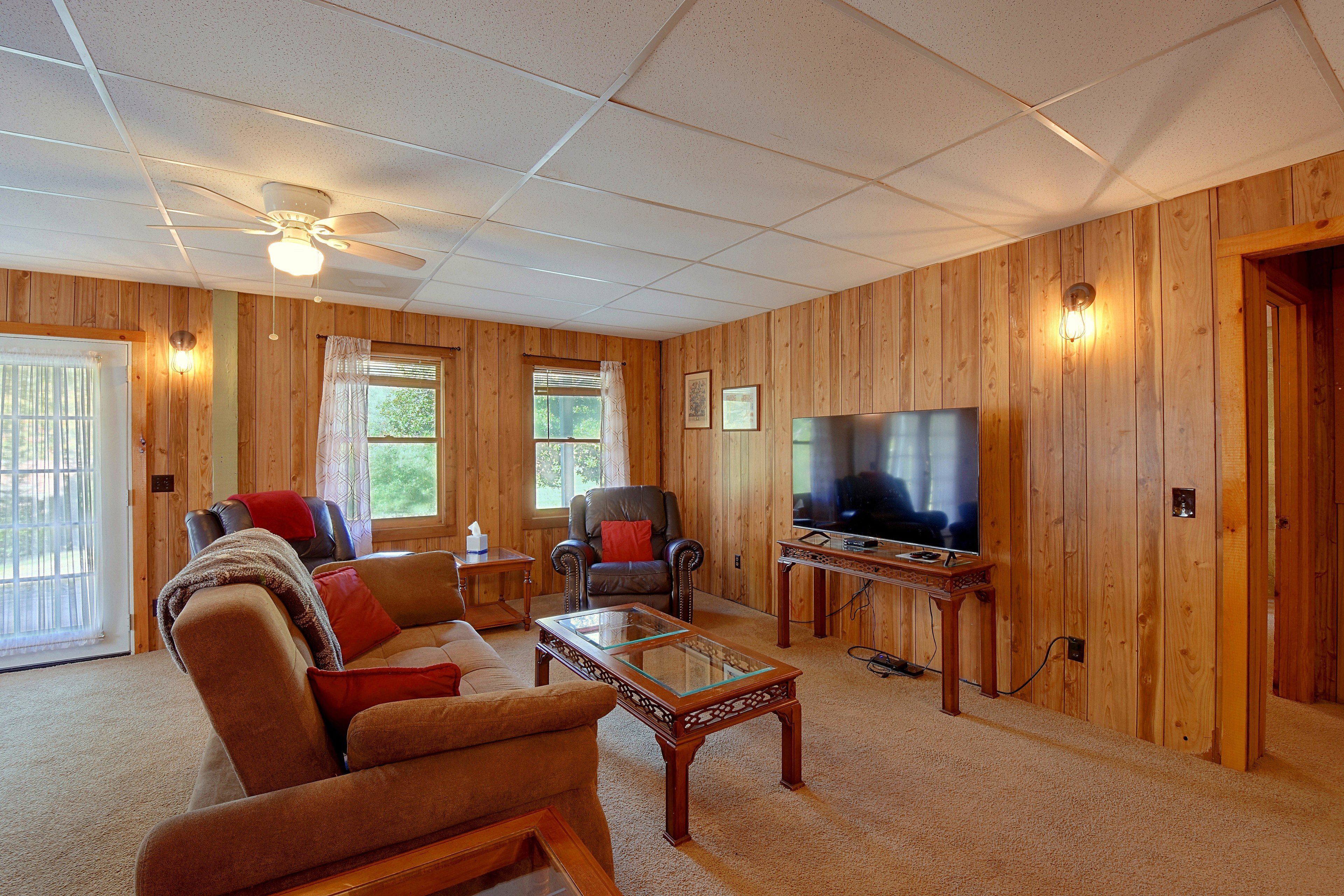 Living Area | Smart TV