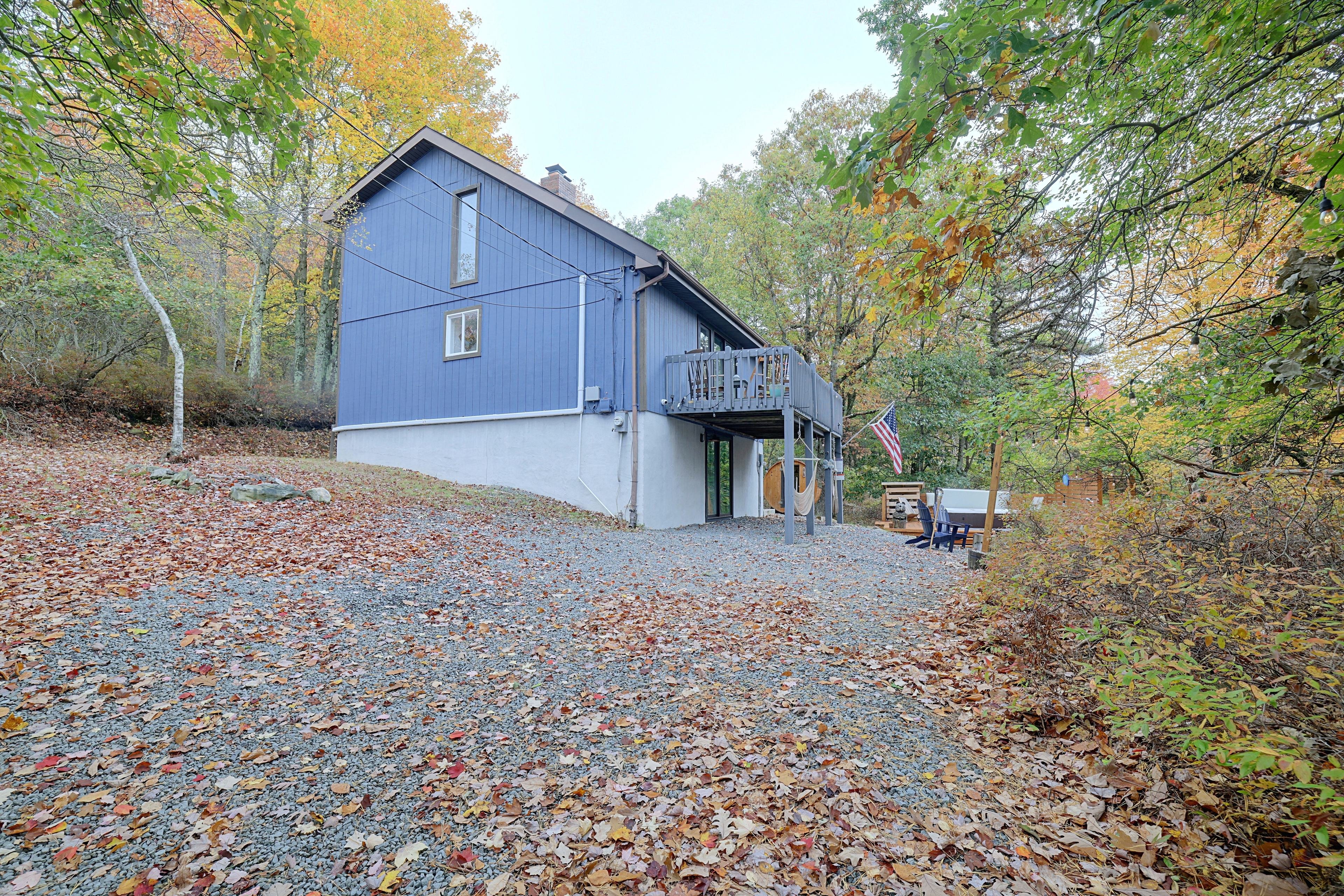Parking | Gravel Driveway (3 Vehicles)
