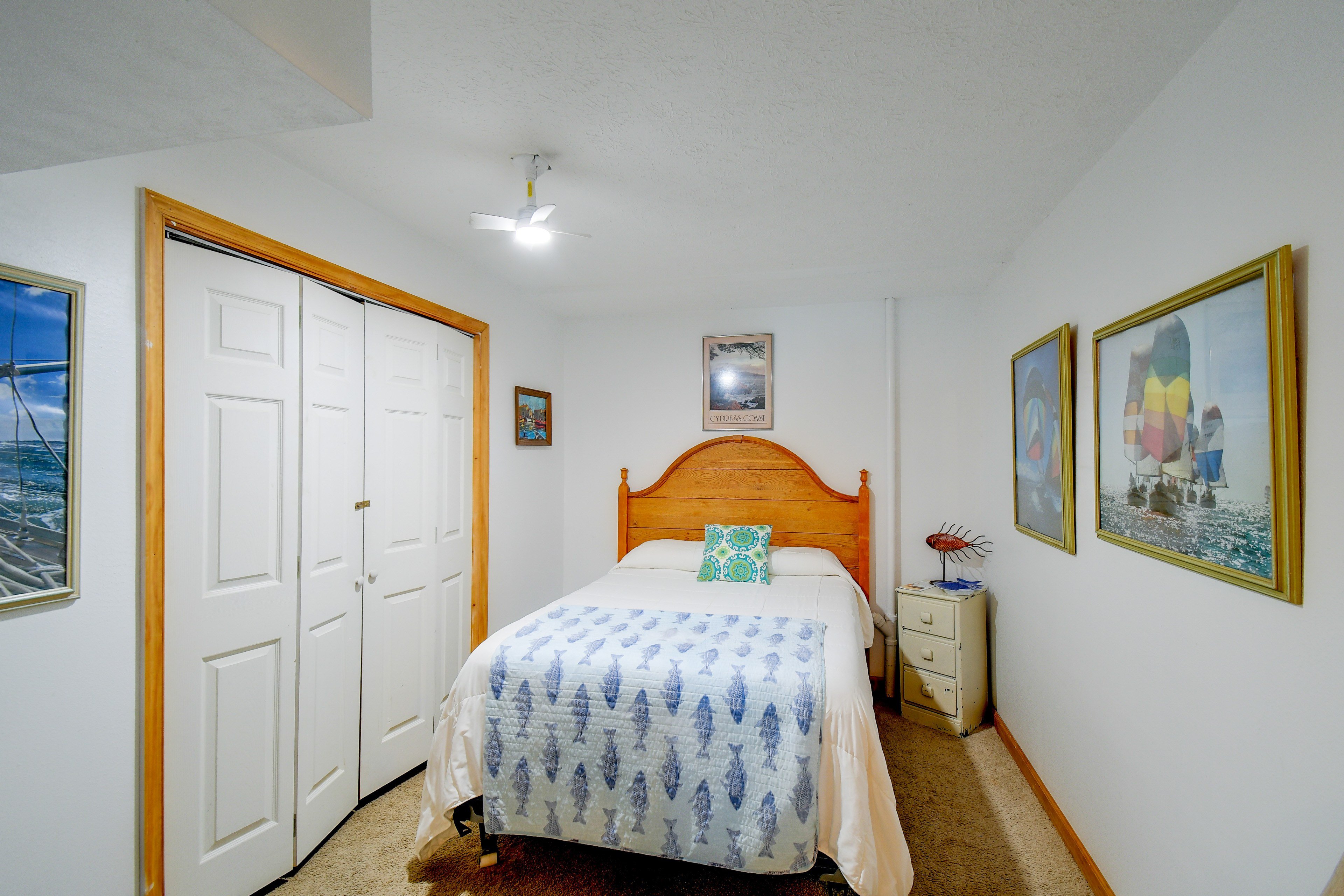 Bedroom | Queen Bed | Linens Provided