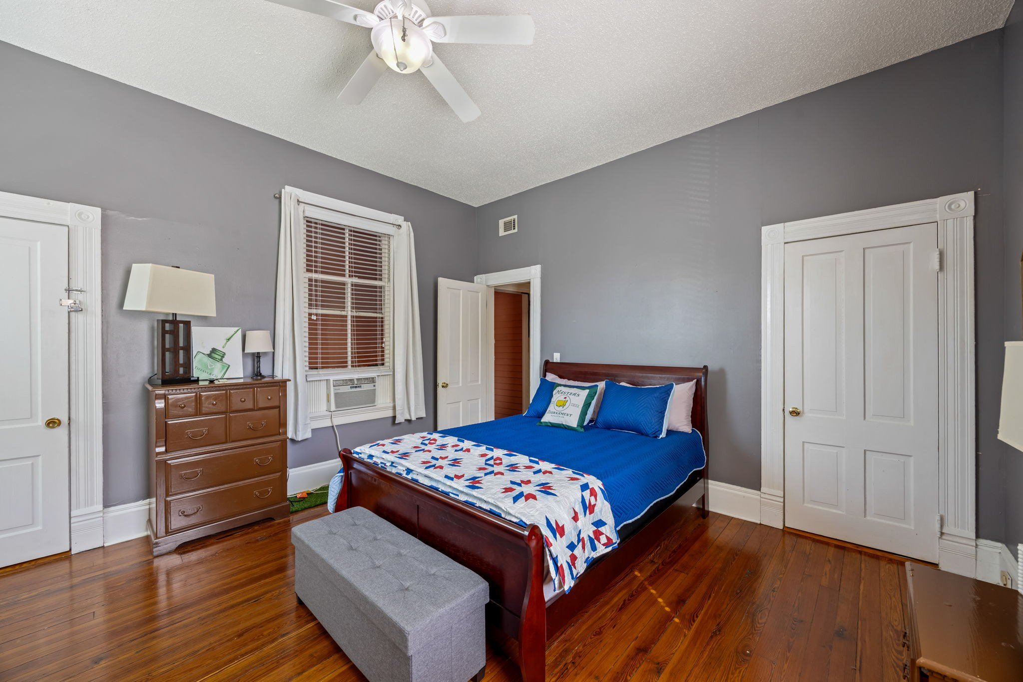 Bedroom 1 | Queen Bed