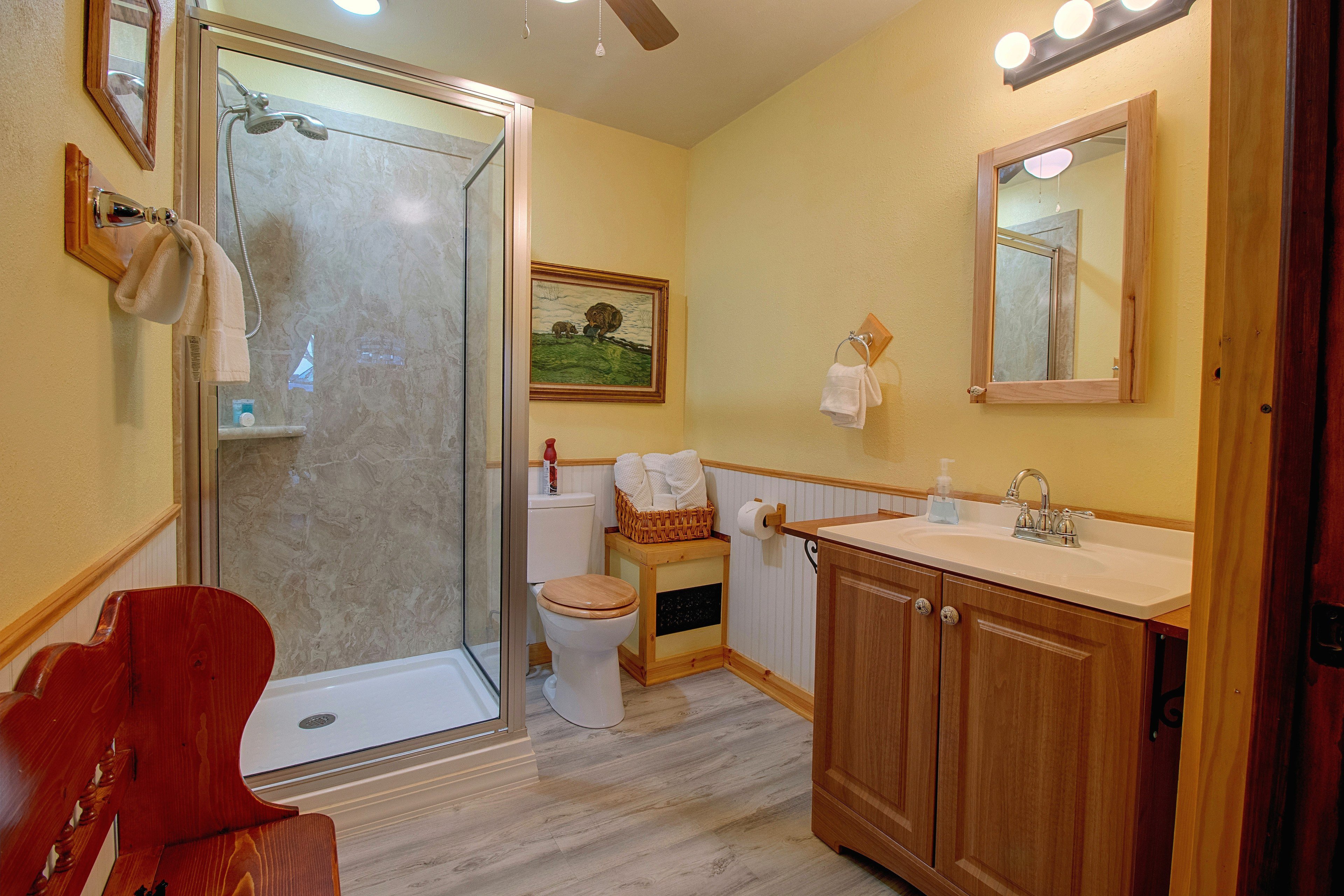 Full Bathroom | Towels Provided
