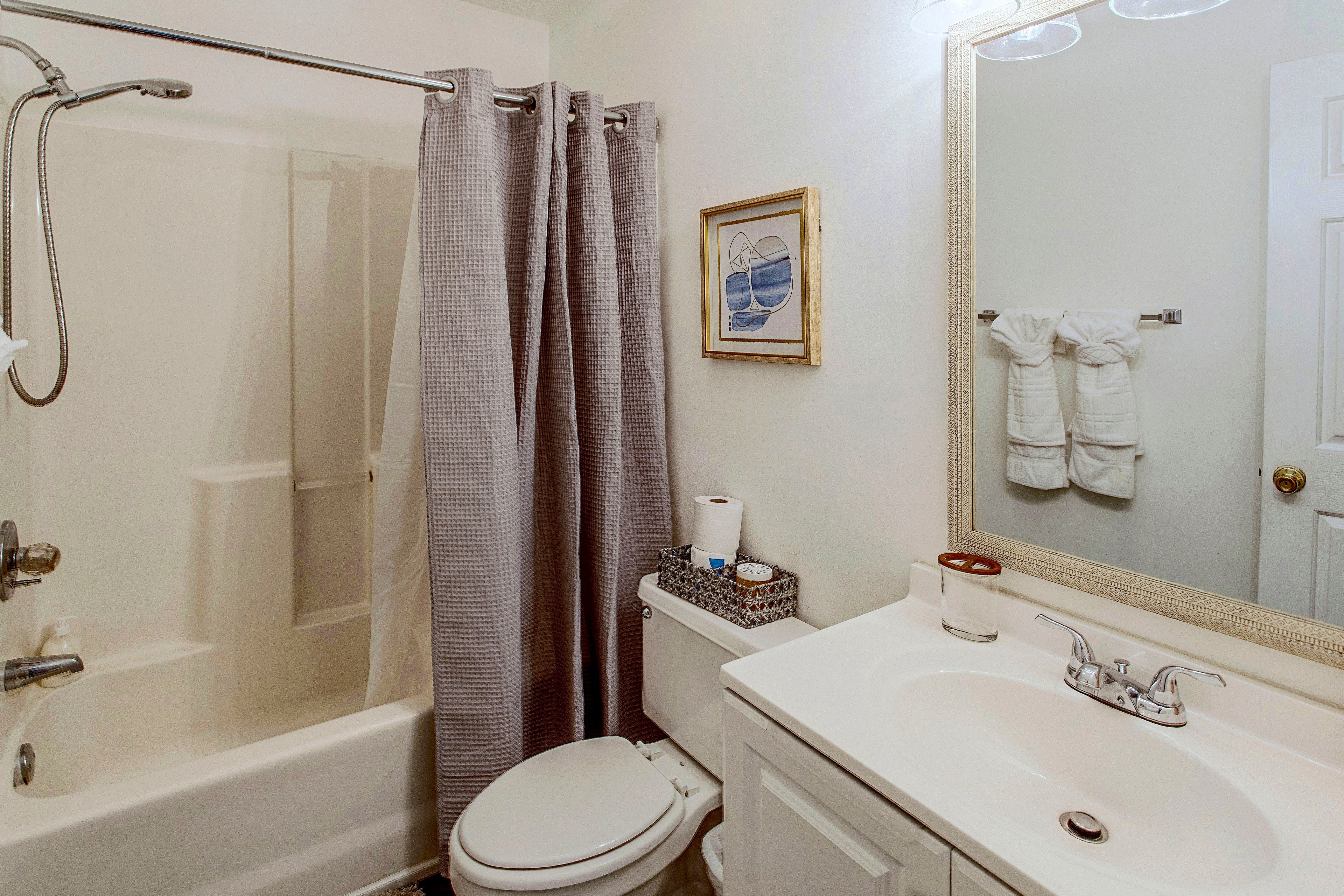 Full Bath | Complimentary Toiletries | Towels Provided
