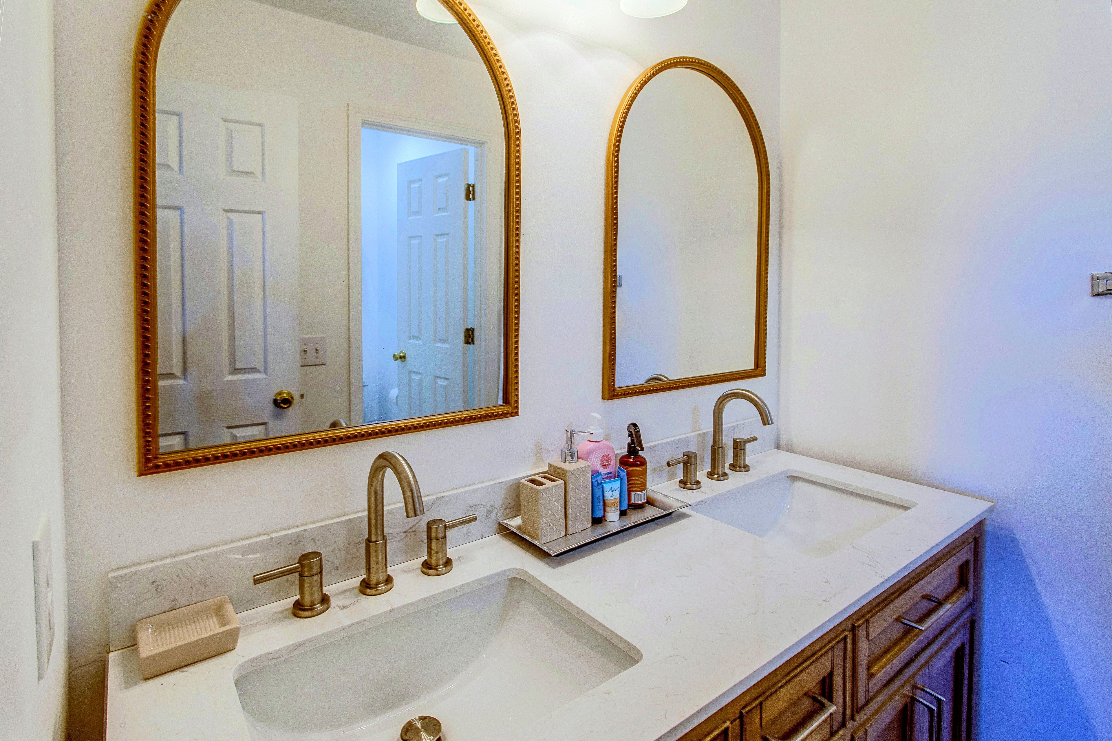 Full Bath | Complimentary Toiletries | Towels Provided