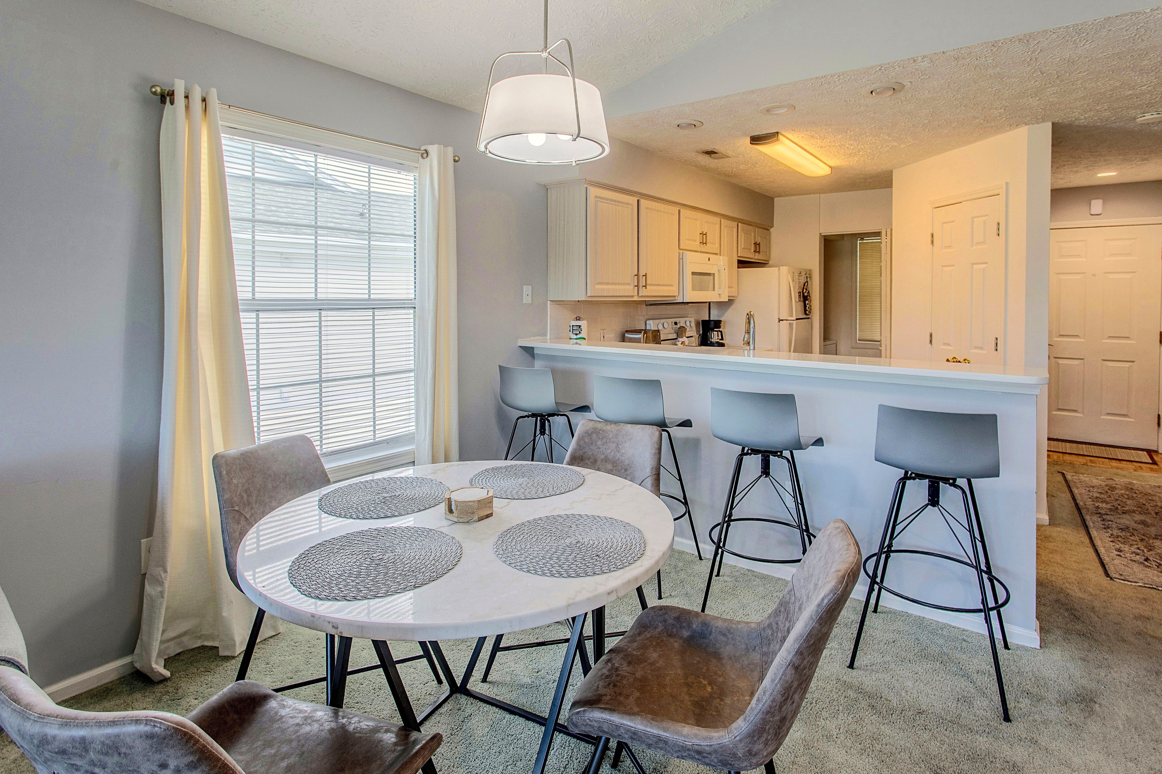 Dining Area | Dishware & Flatware Provided