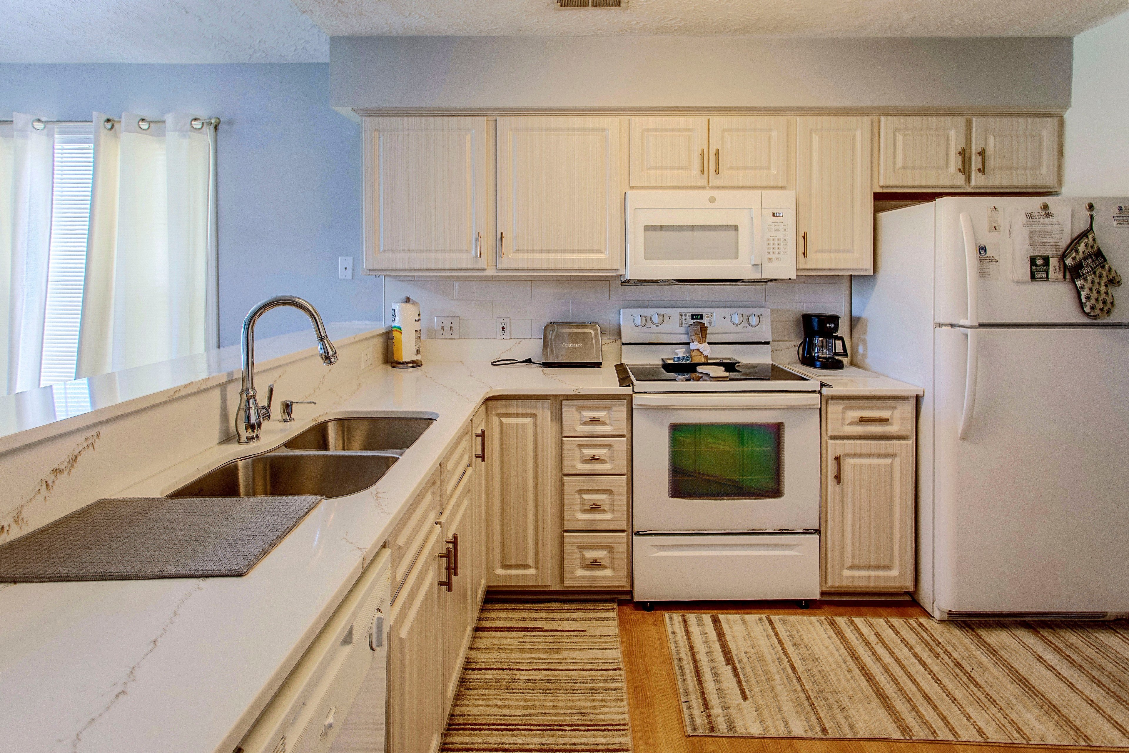 Kitchen | Cooking Basics | Coffee Maker | Trash Bags & Paper Towels Provided
