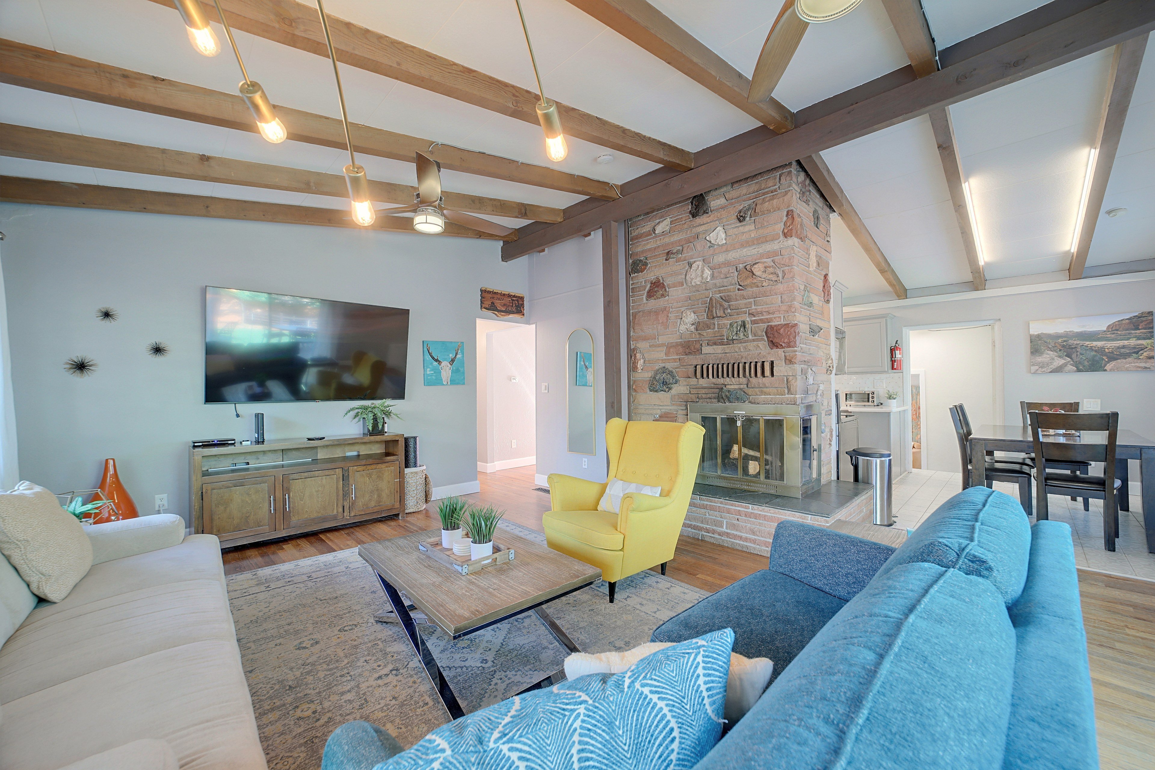 Living Room | Smart TV