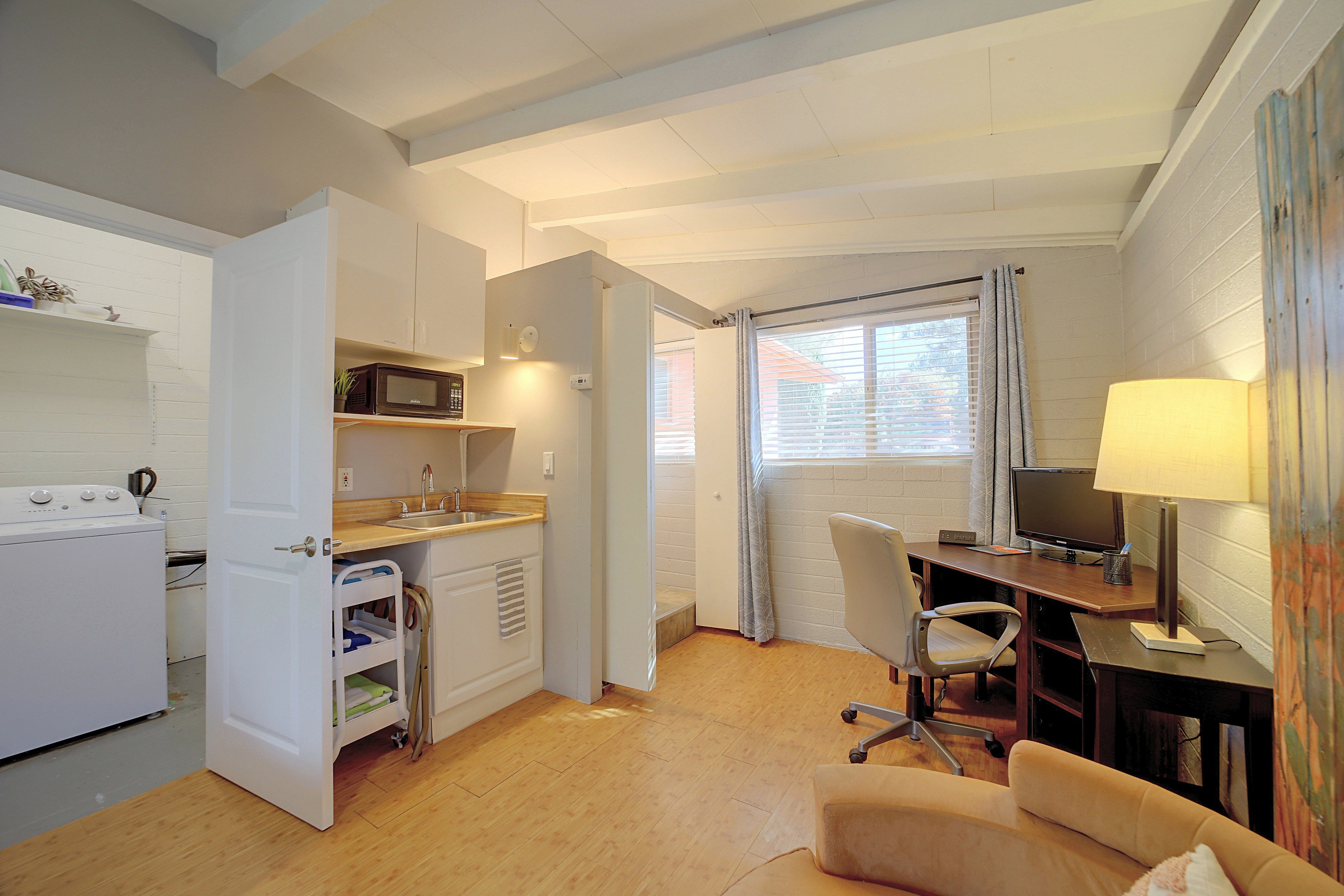 Kitchenette | Workspace