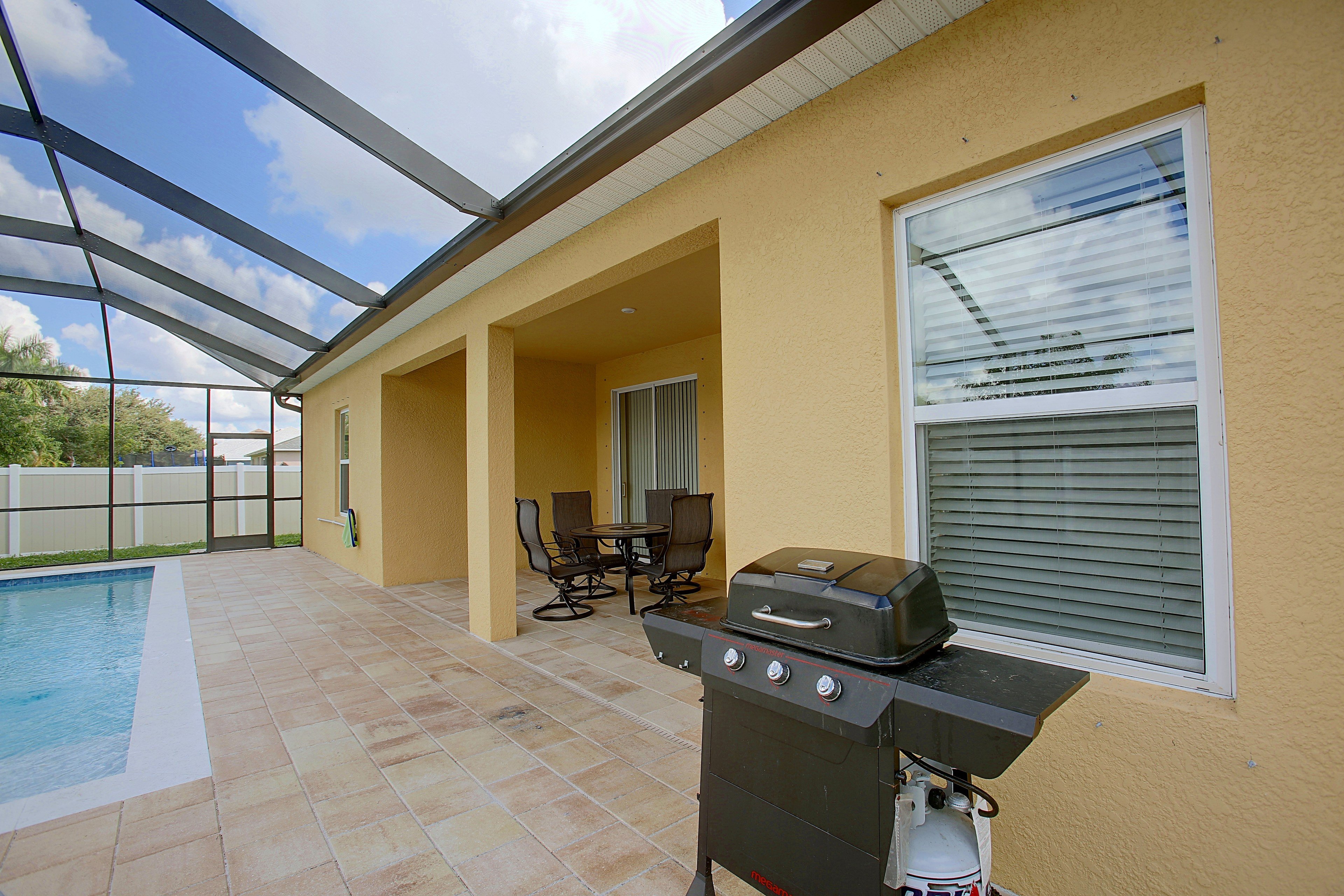 Covered Patio | Outdoor Dining