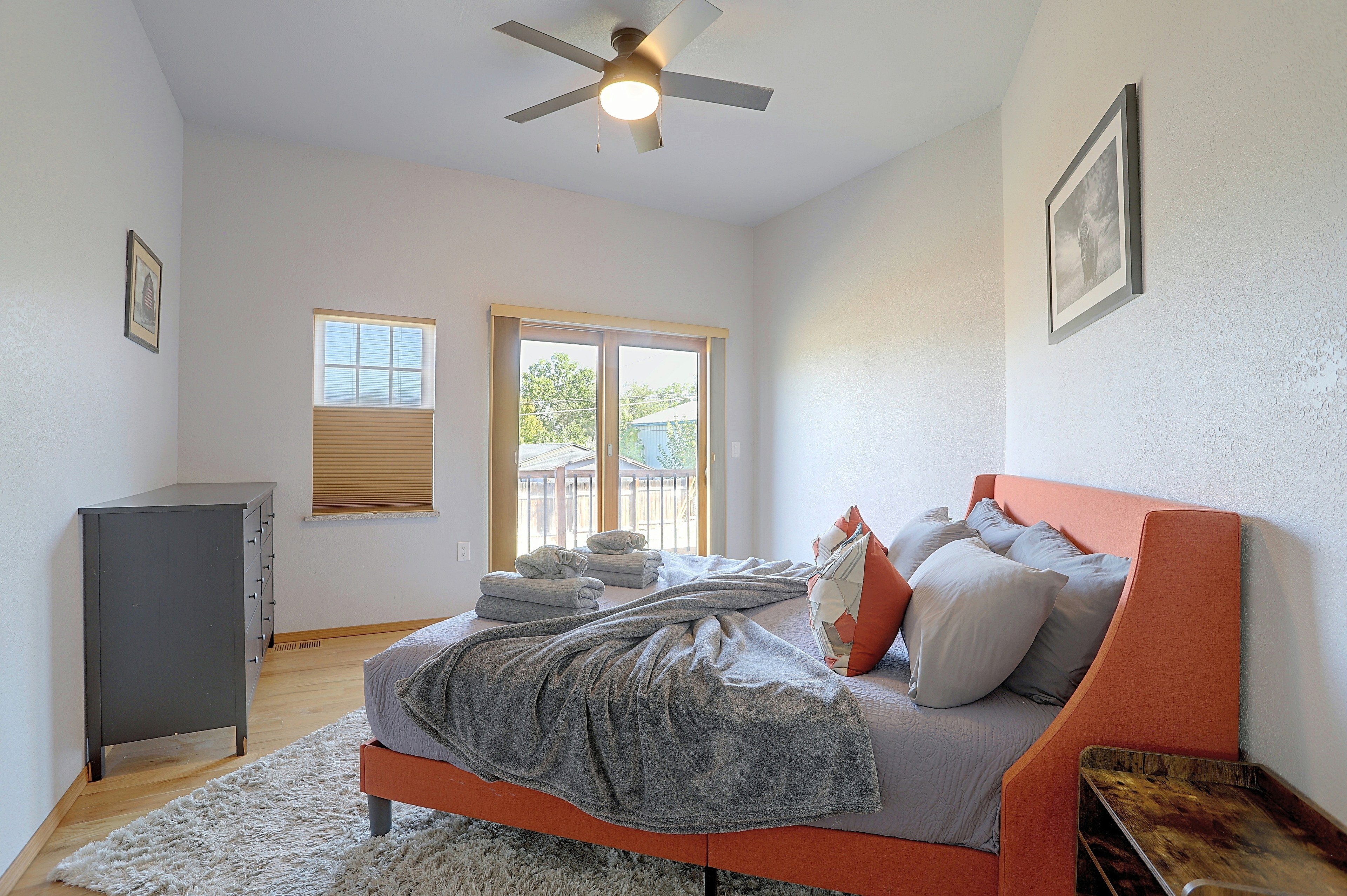 Bedroom 1 | King Bed