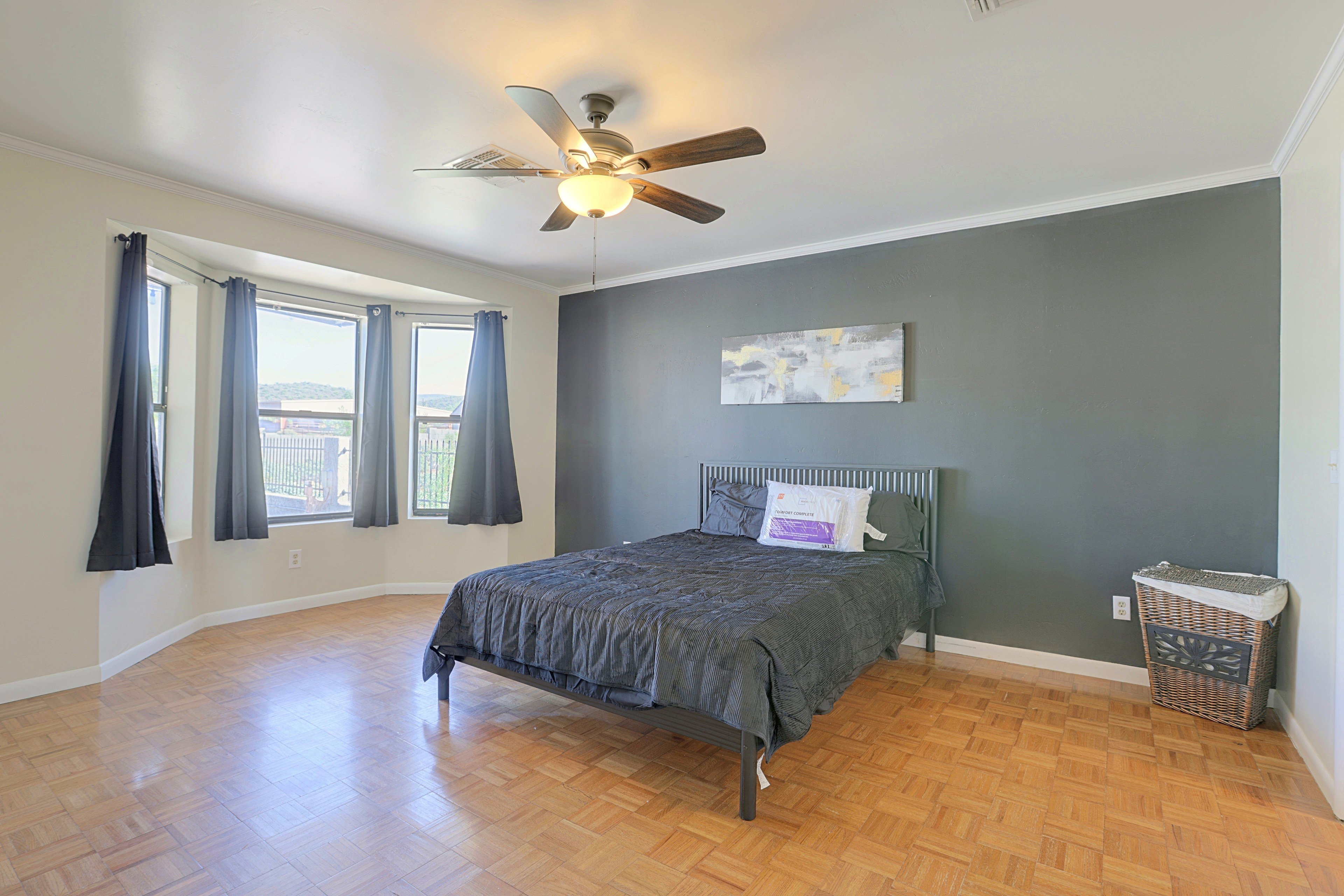 Bedroom 1 | Queen Bed