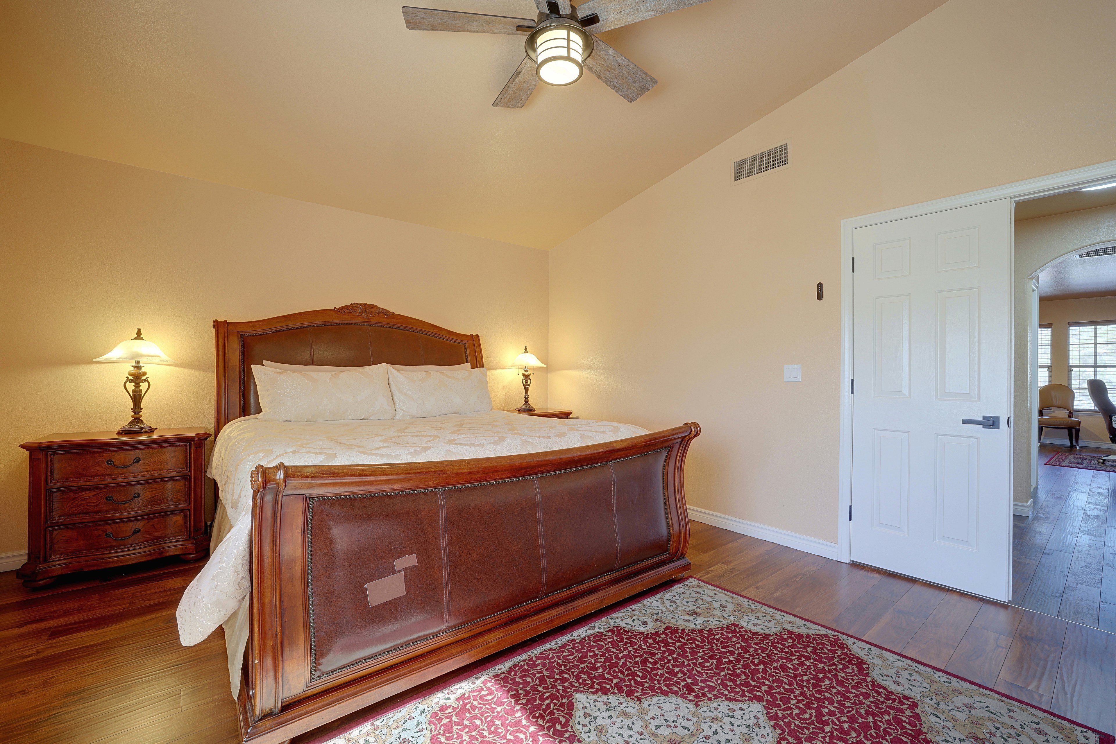 Bedroom 1 | King Bed | 1st Floor