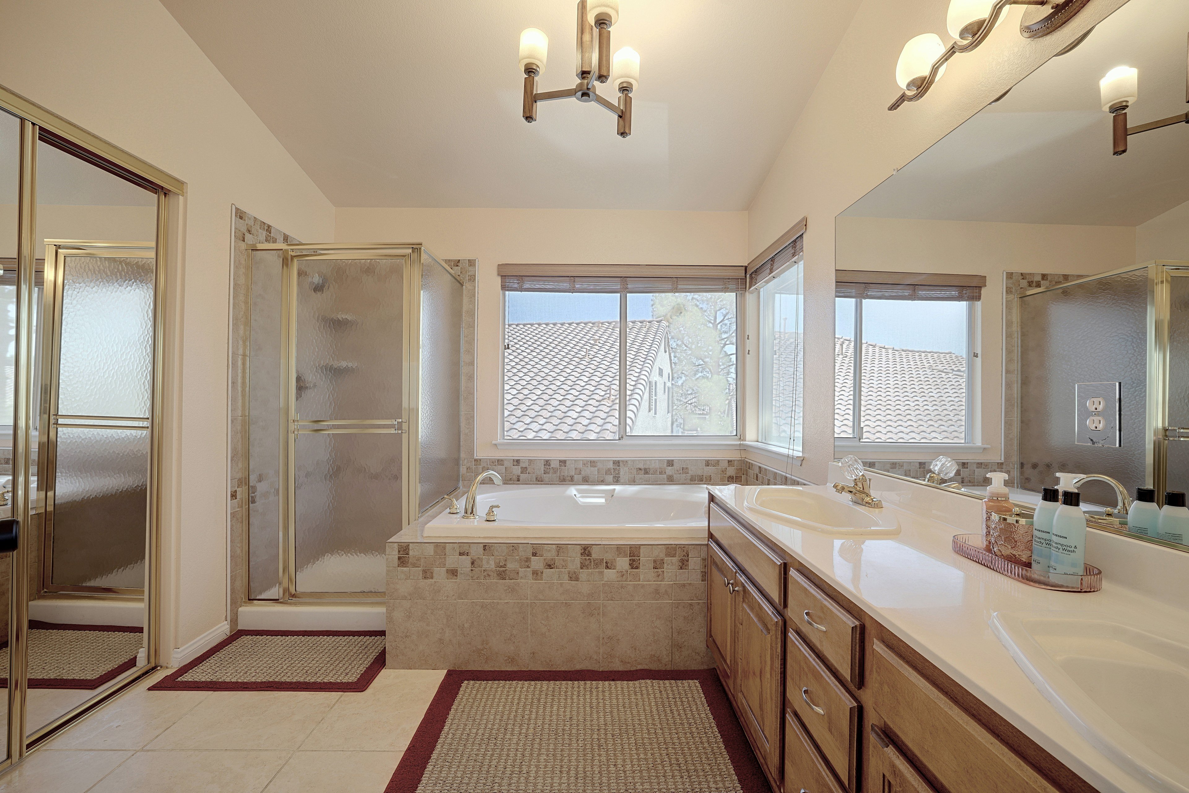 En-Suite Bathroom | 1st Floor
