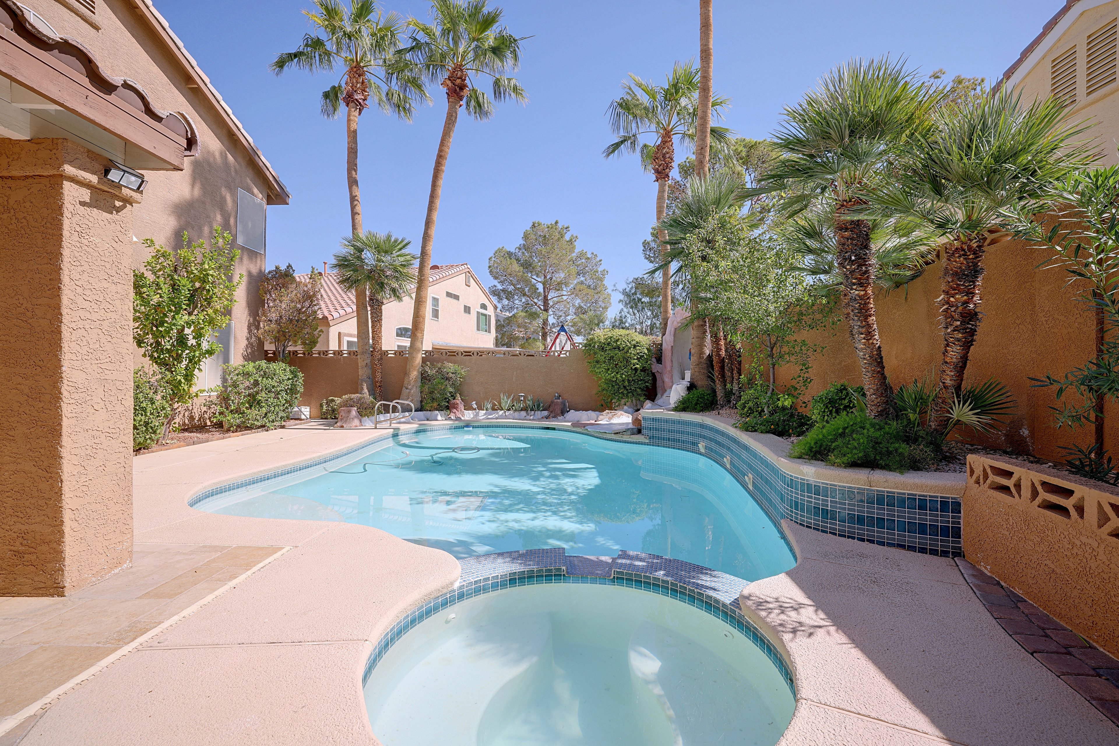 Private Pool & Hot Tub
