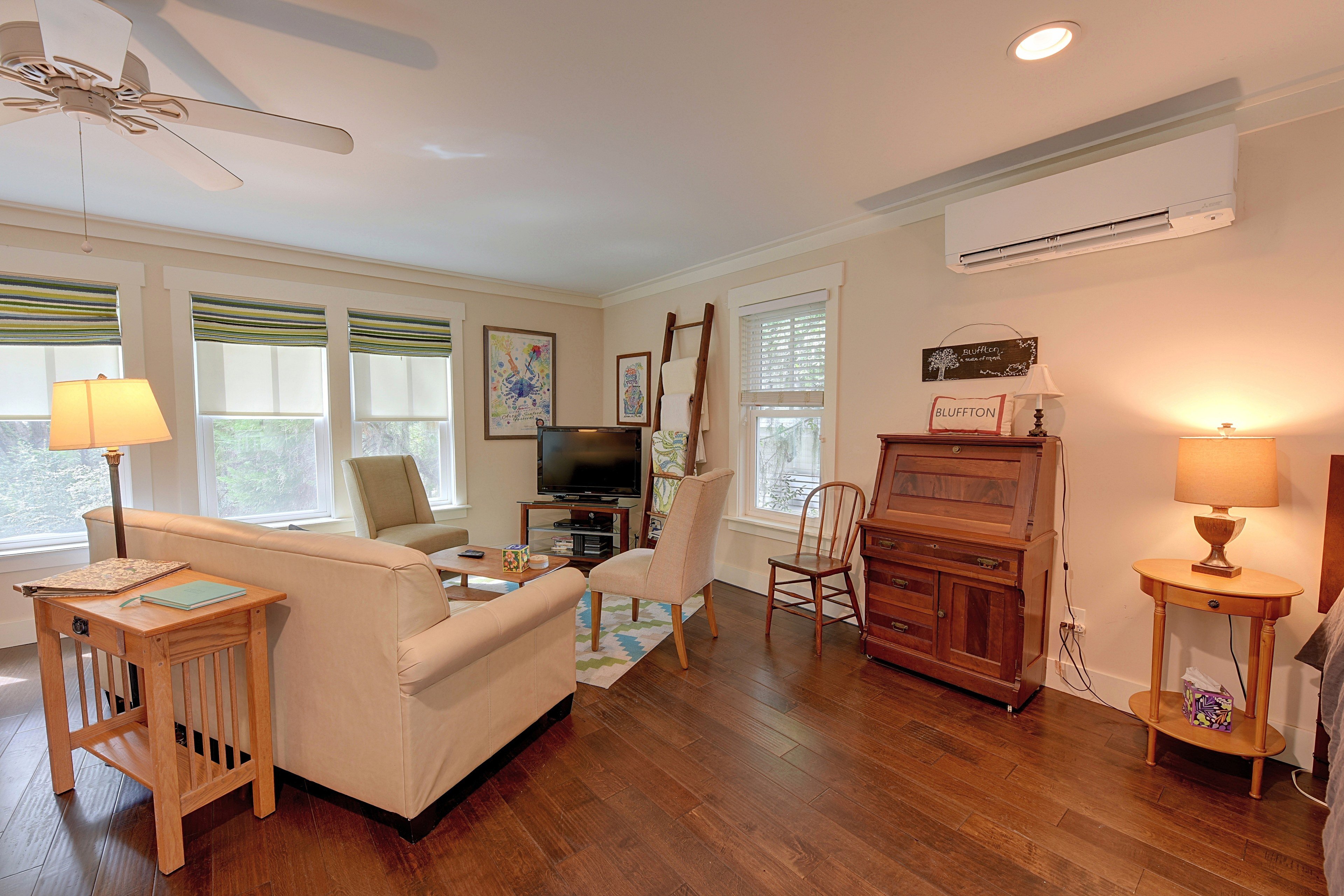 Living Room | Full Sleeper Sofa | Free WiFi | Cable TV | Mini-Split A/C & Heat