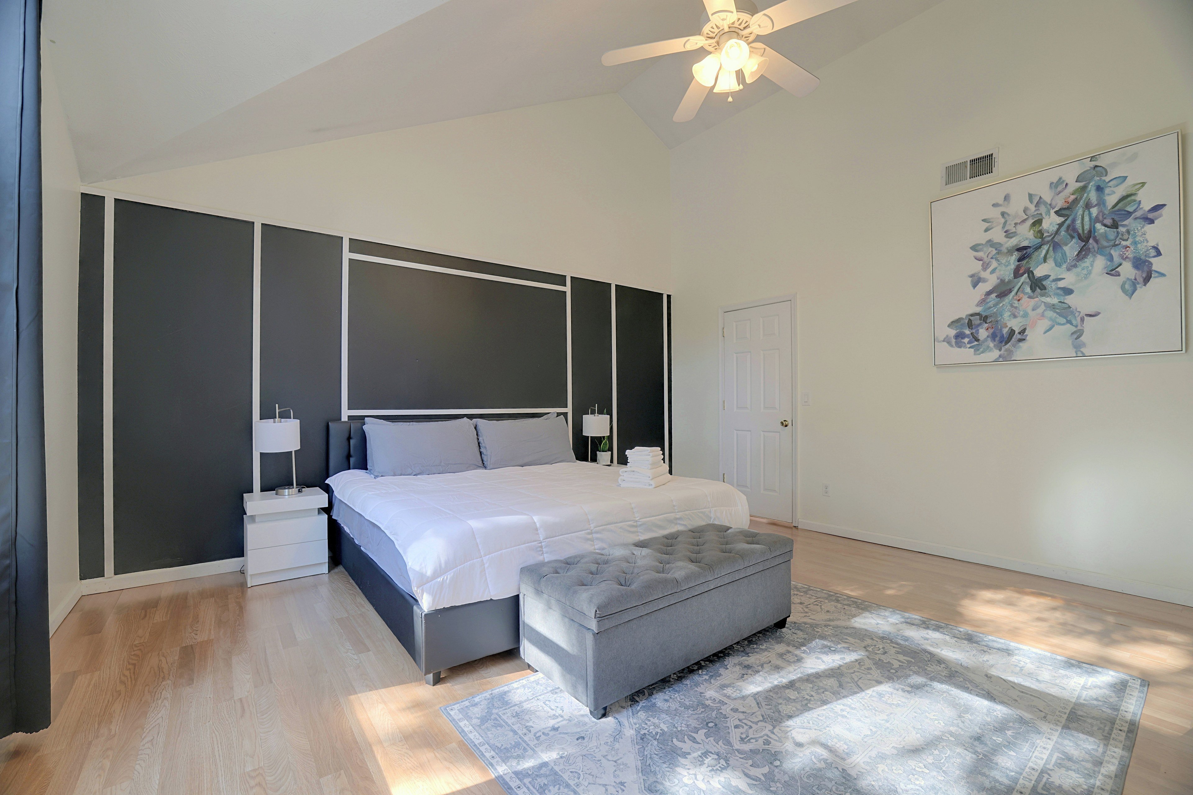 Bedroom | King Bed | En-Suite Bathroom | 2nd Floor