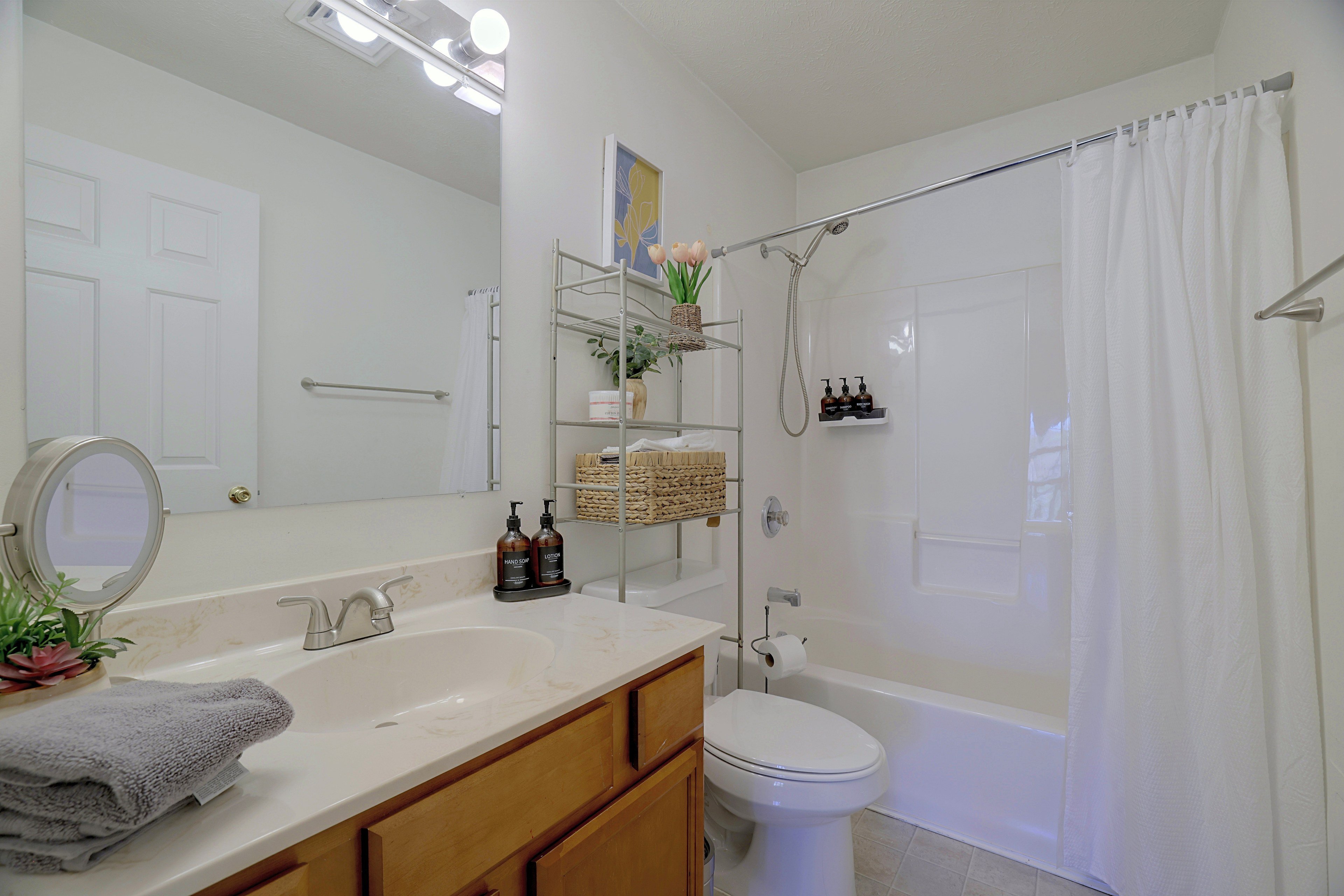 Full Bathroom | Towels & Linens Provided