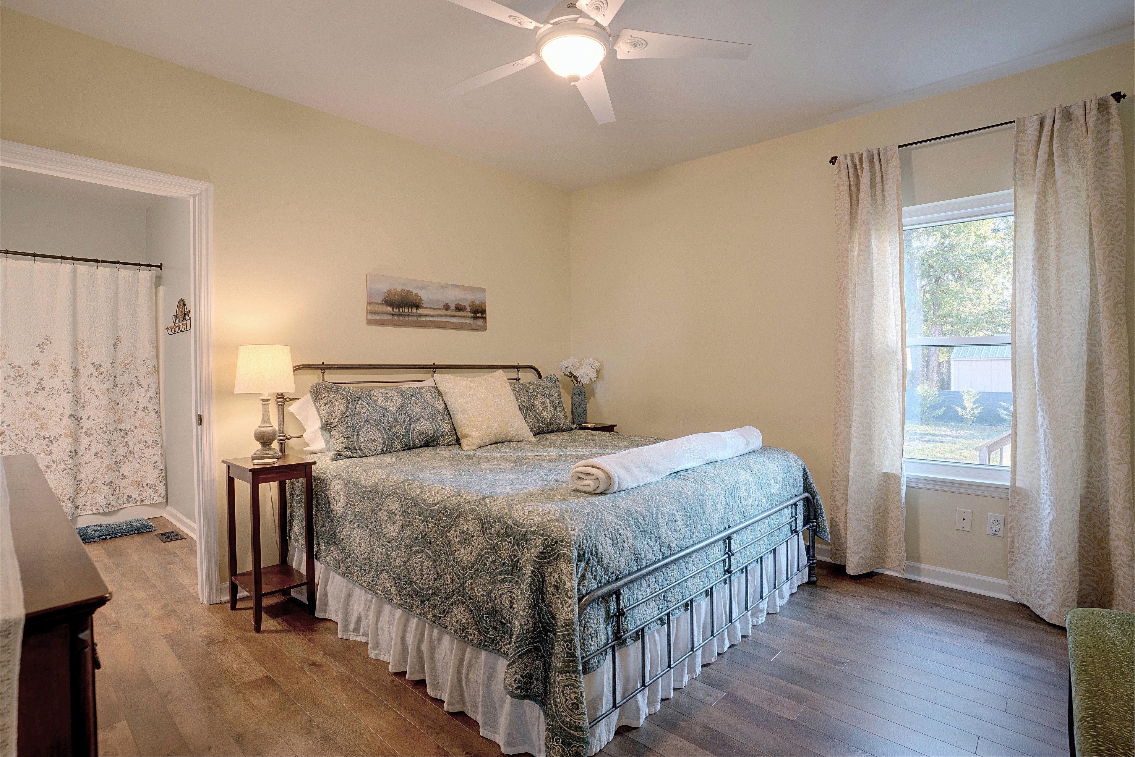 Bedroom 1 | King Bed | 1st Floor