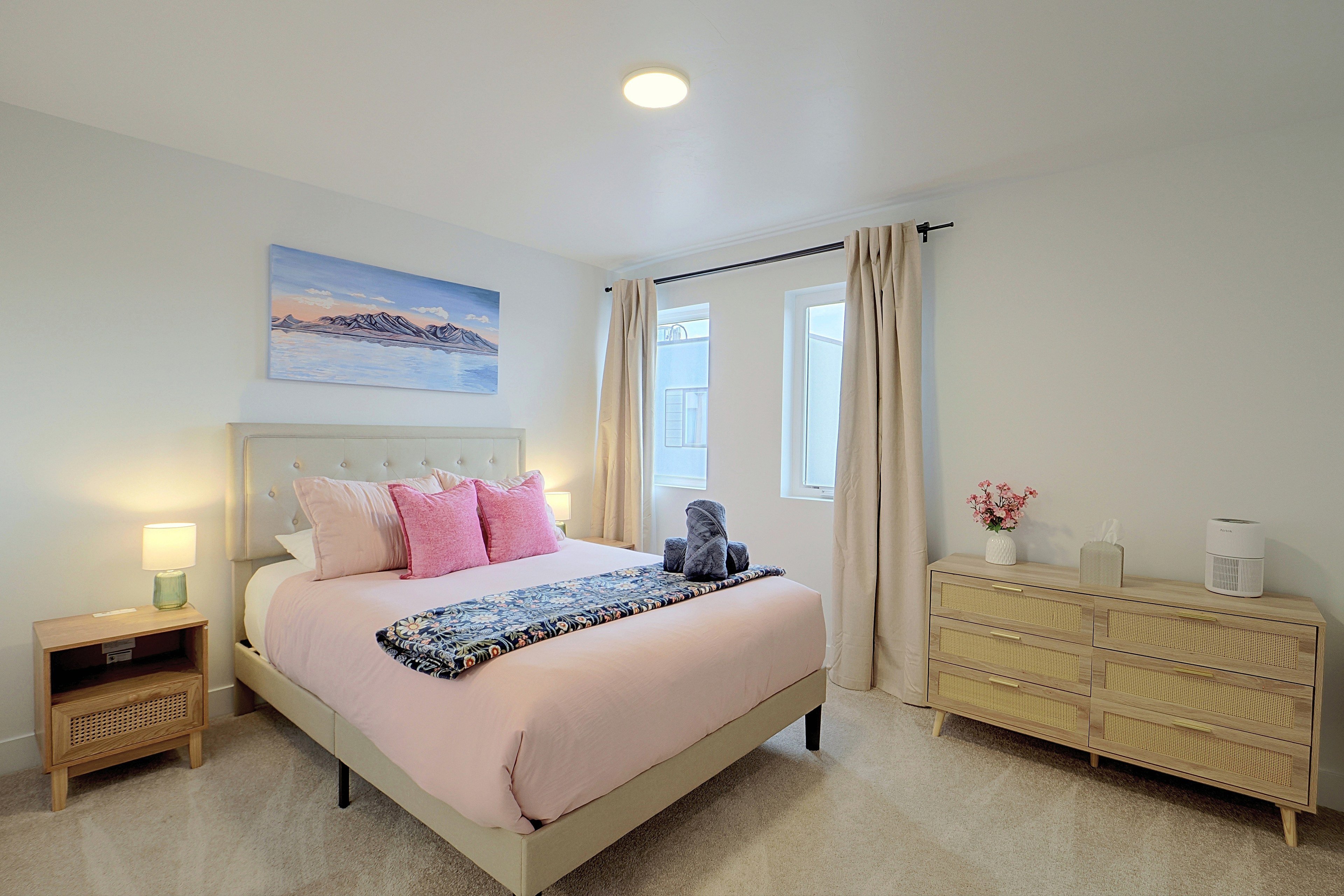Bedroom | Queen Bed